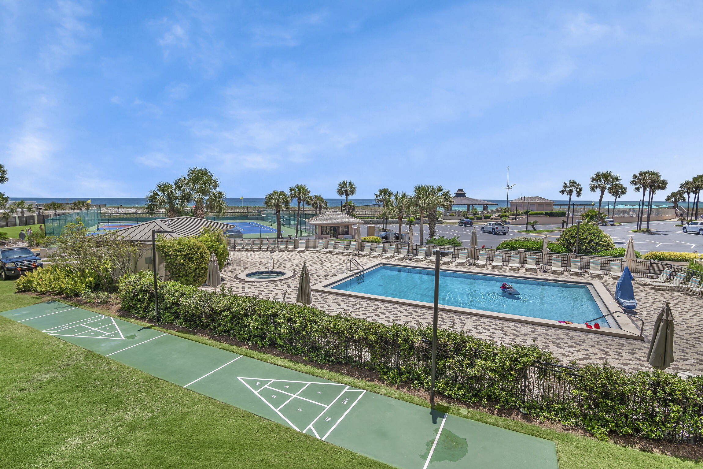 ISLANDER CONDO - Residential