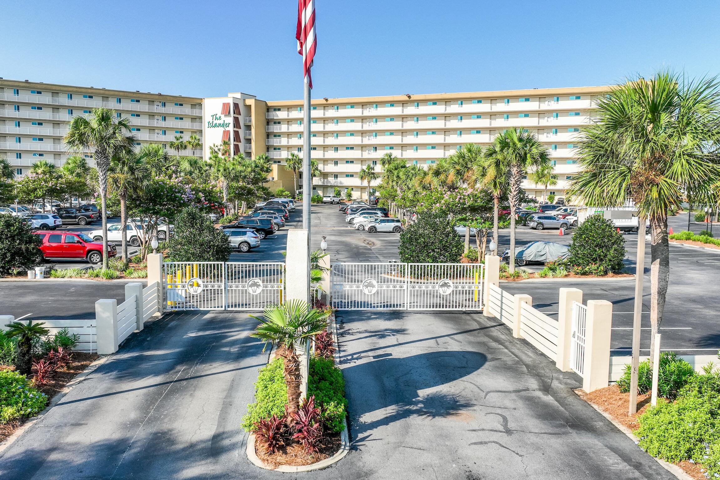 ISLANDER CONDO - Residential