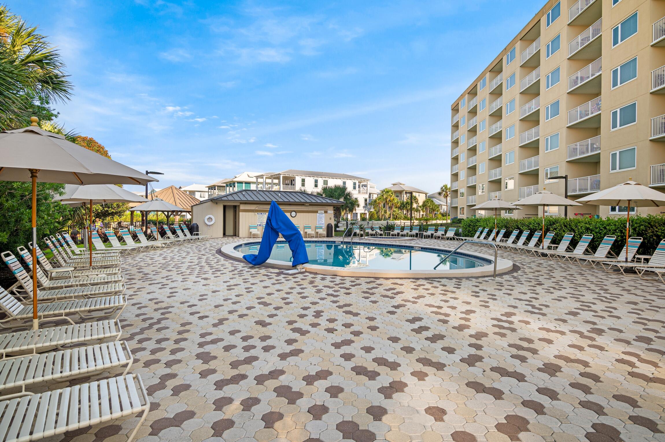 ISLANDER CONDO - Residential