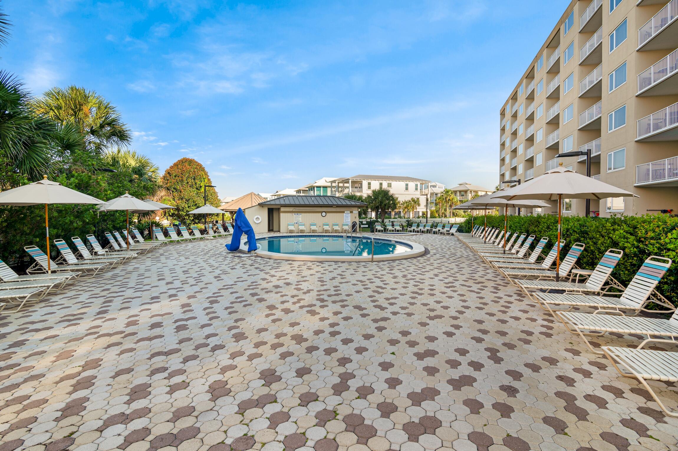 ISLANDER CONDO - Residential