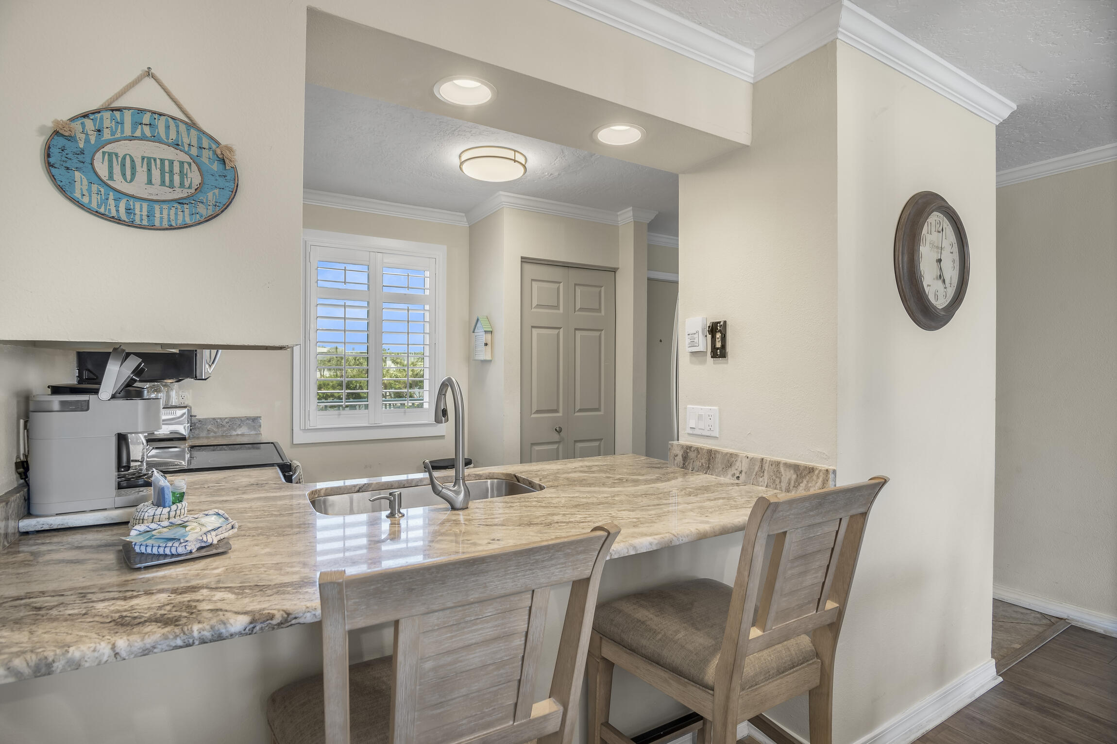 ISLANDER CONDO - Residential