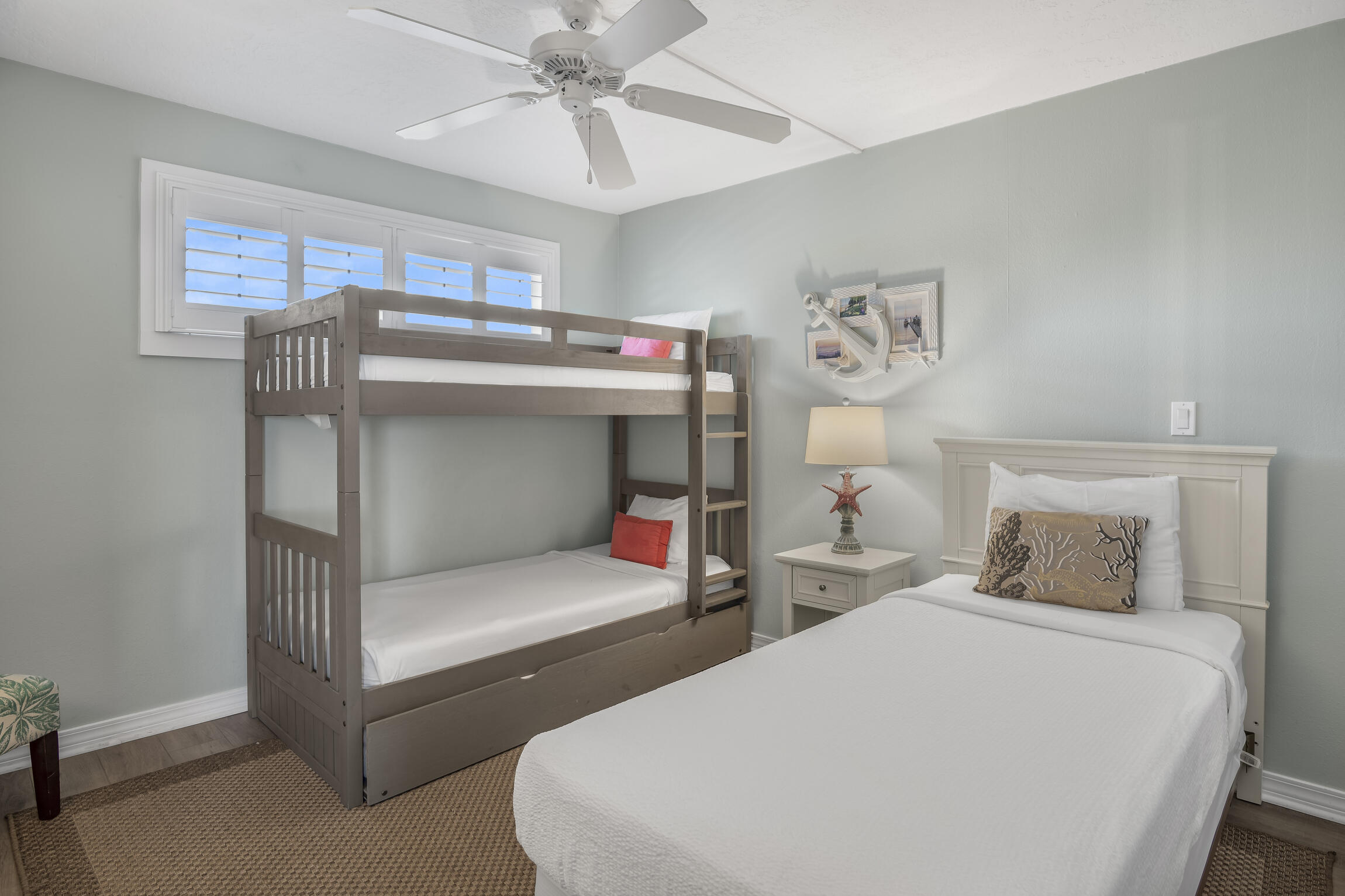 ISLANDER CONDO - Residential