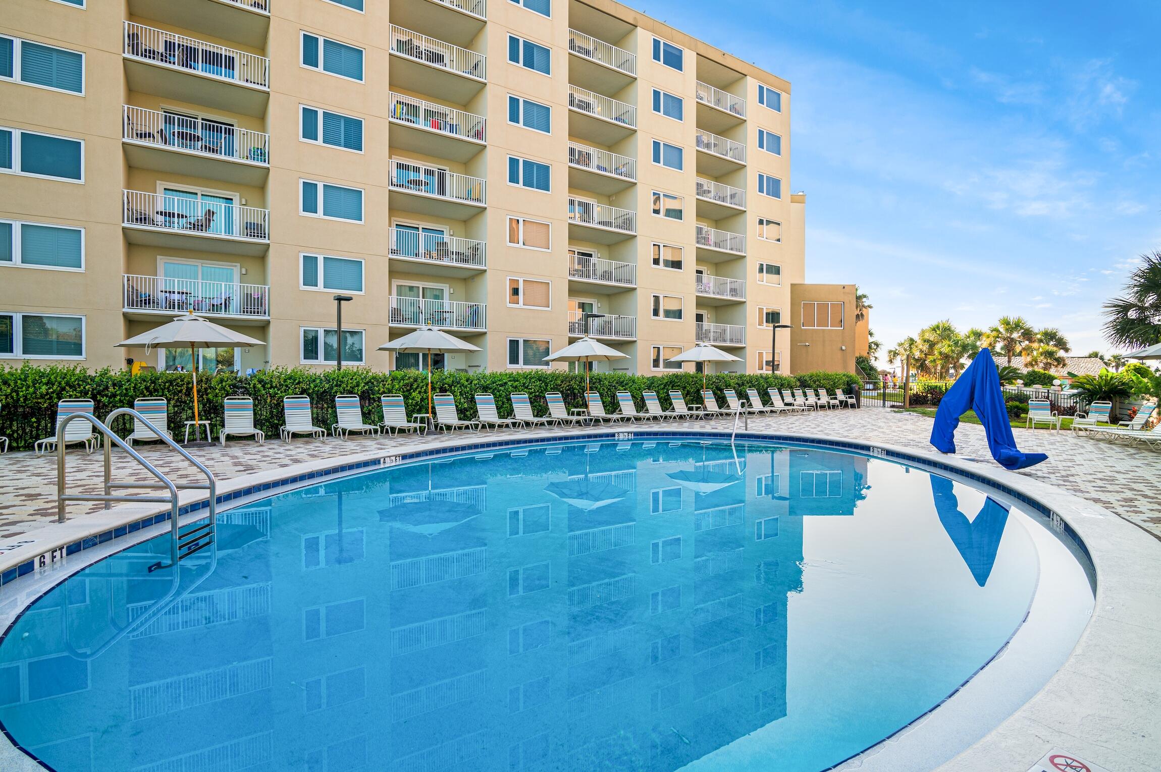 ISLANDER CONDO - Residential