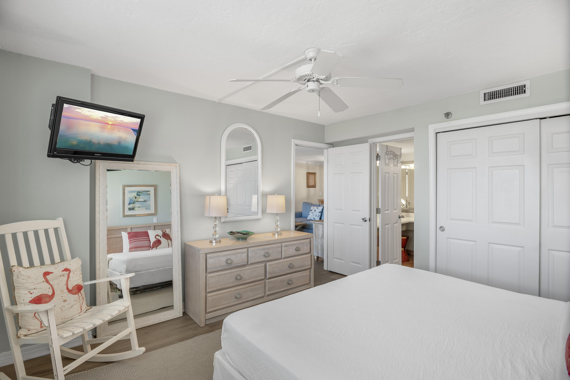 ISLANDER CONDO - Residential