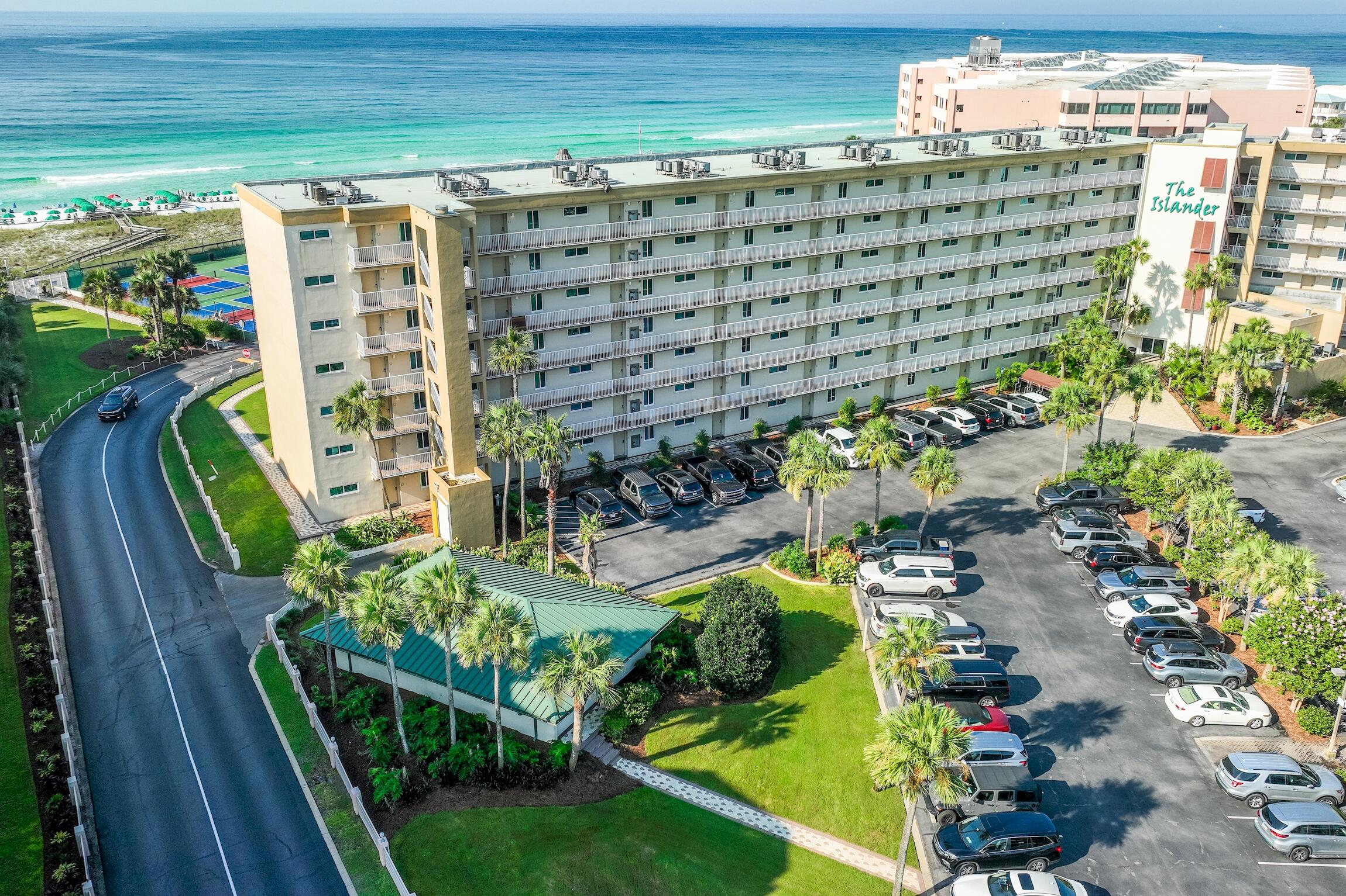 ISLANDER CONDO - Residential