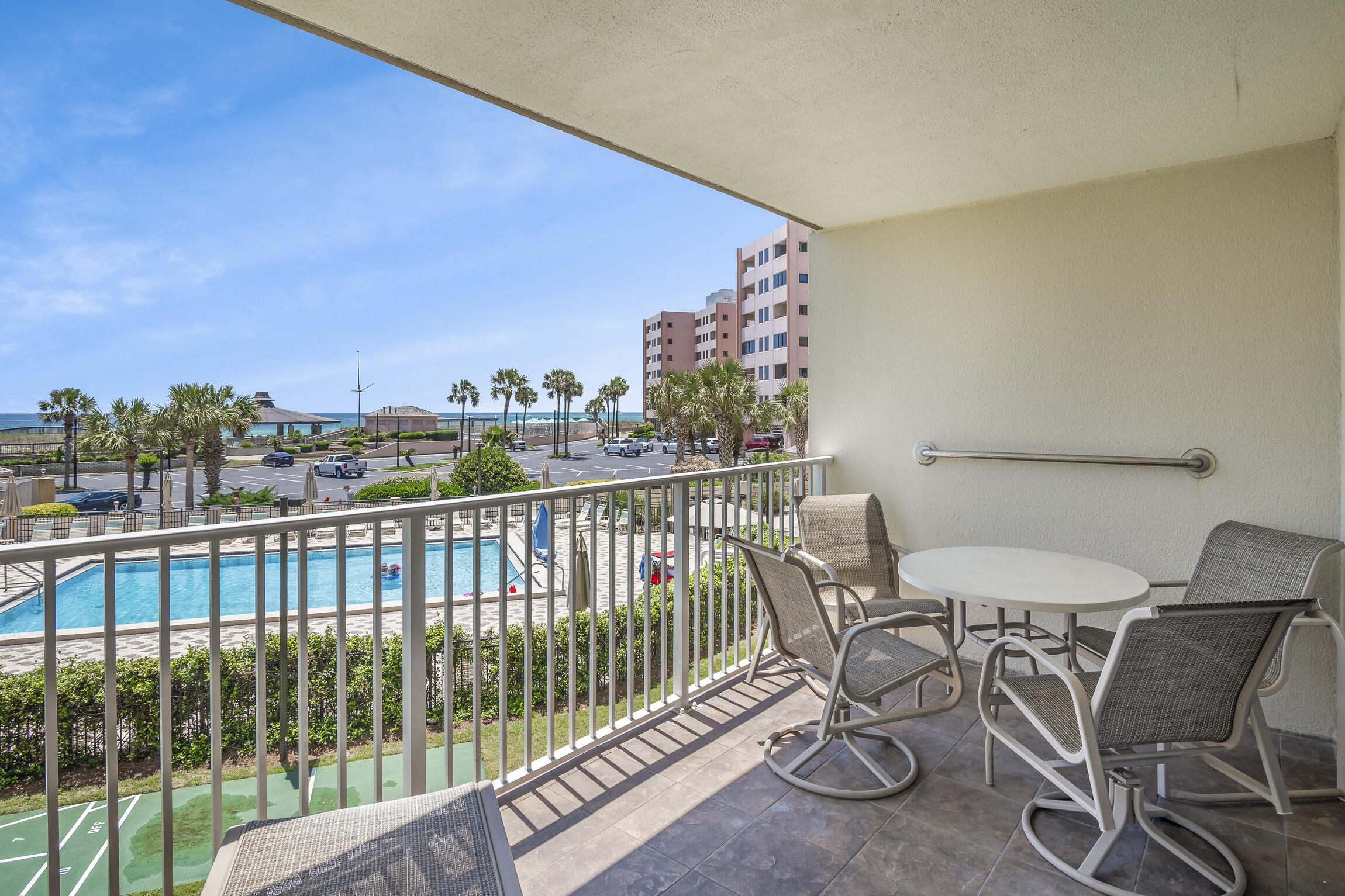 ISLANDER CONDO - Residential