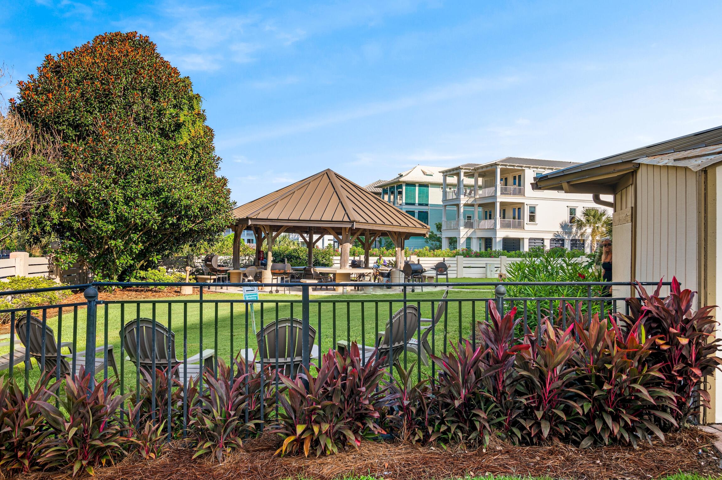 ISLANDER CONDO - Residential
