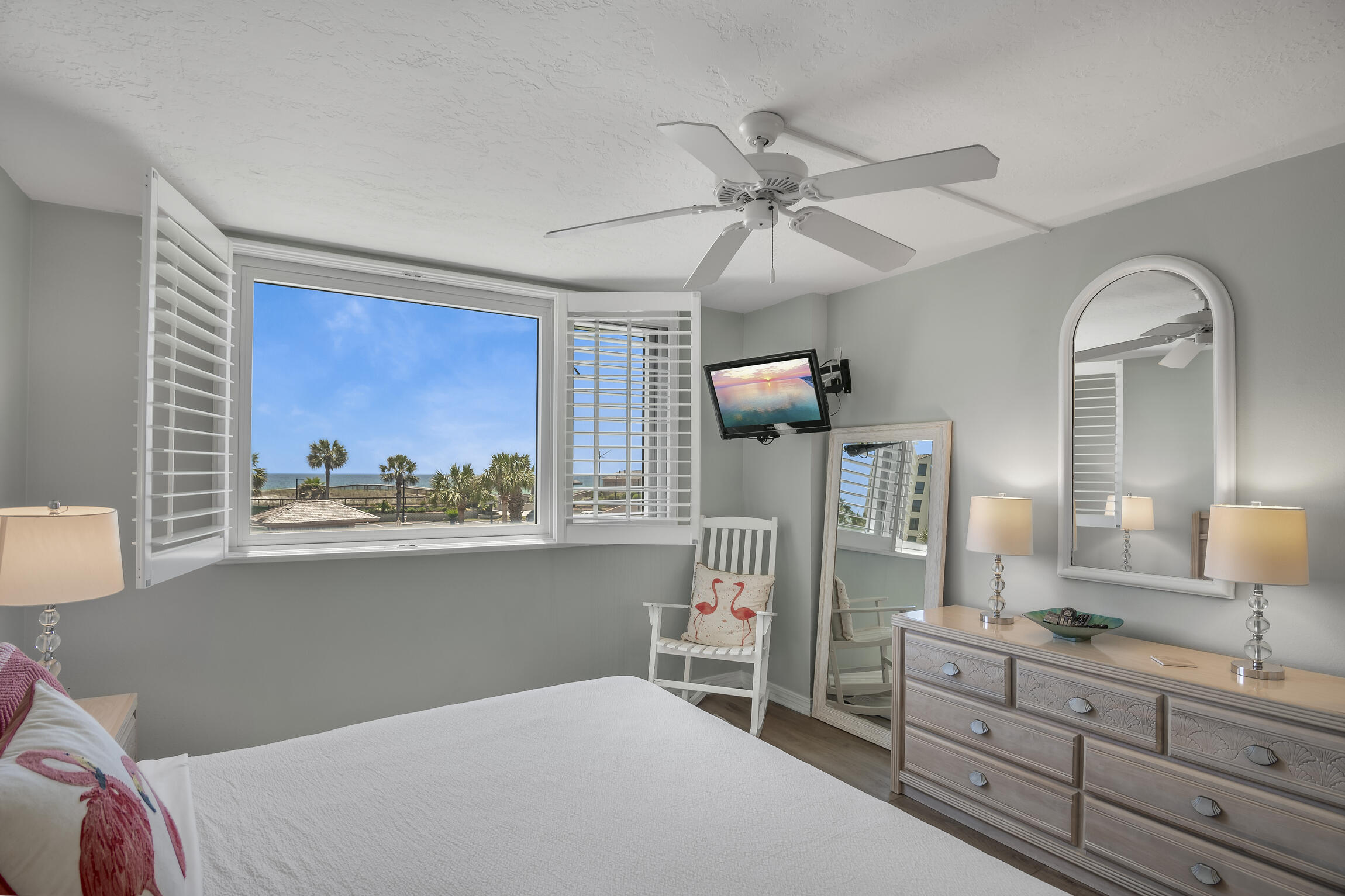 ISLANDER CONDO - Residential