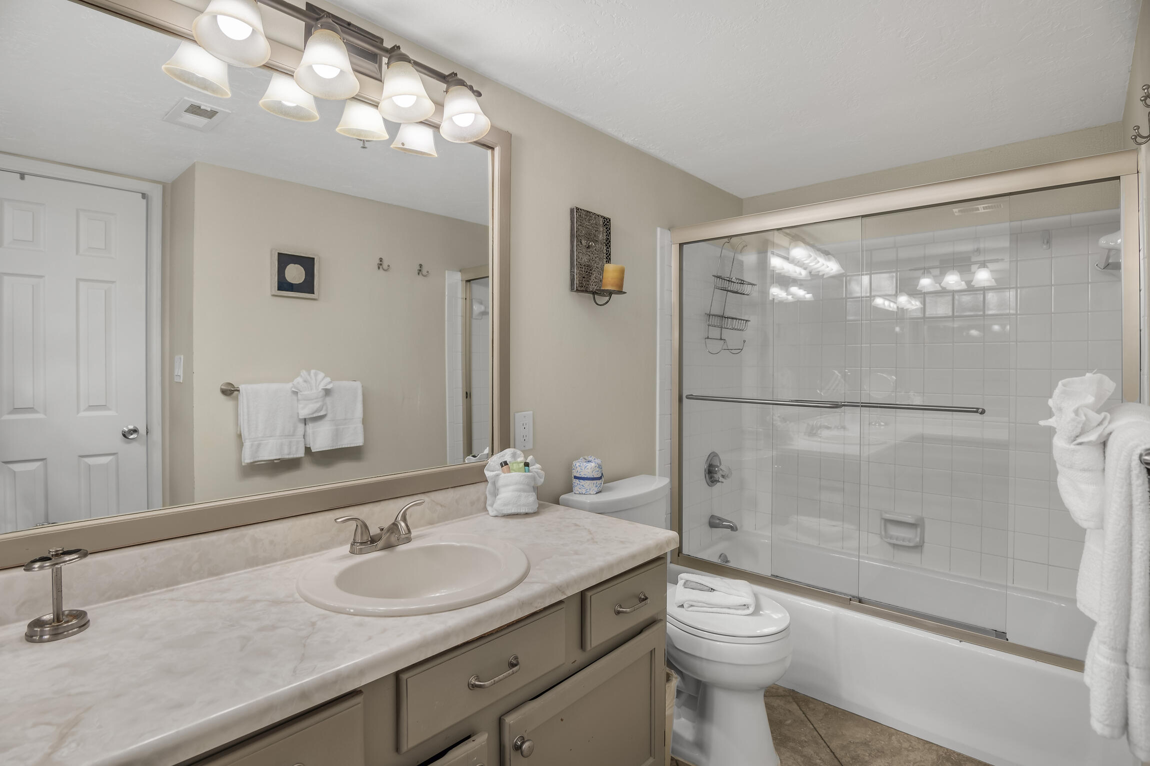 ISLANDER CONDO - Residential