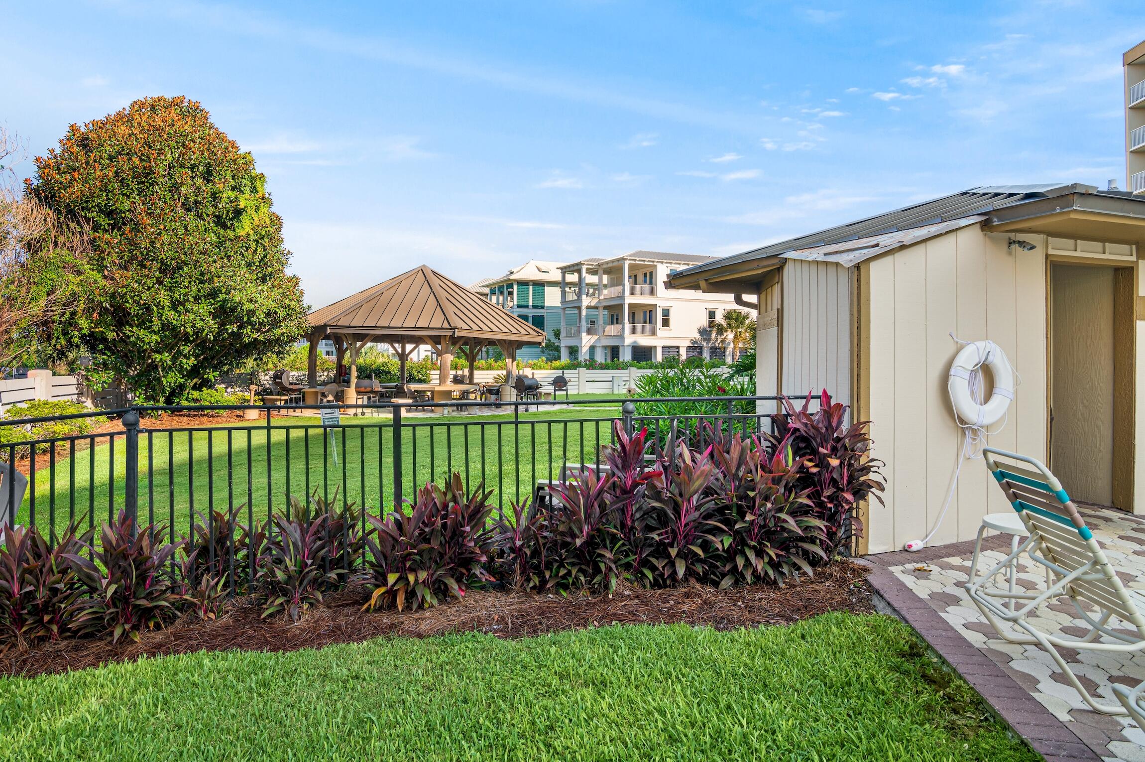 ISLANDER CONDO - Residential