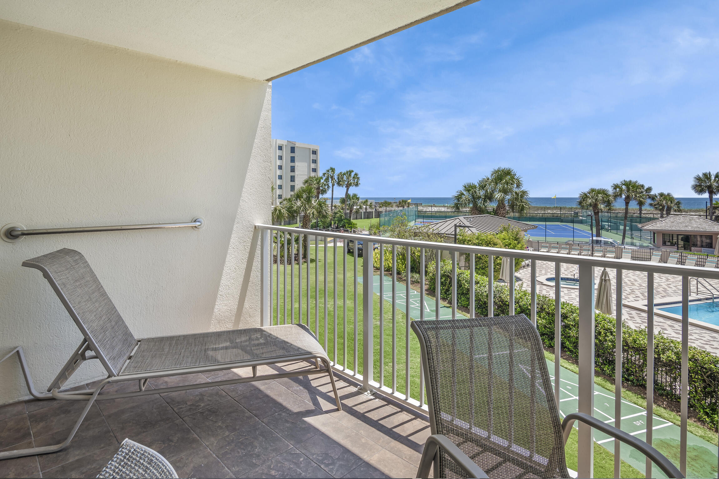 ISLANDER CONDO - Residential