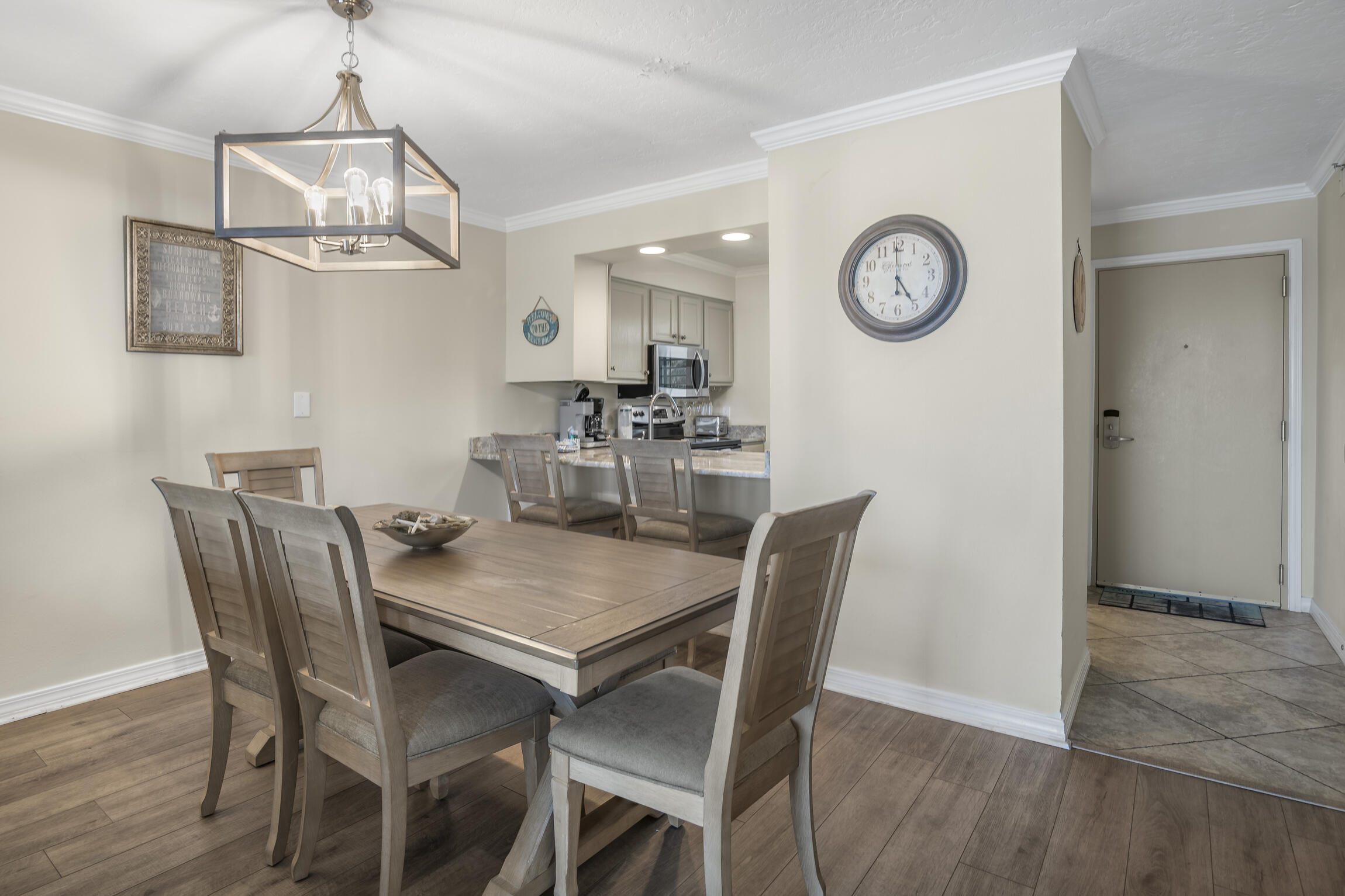 ISLANDER CONDO - Residential