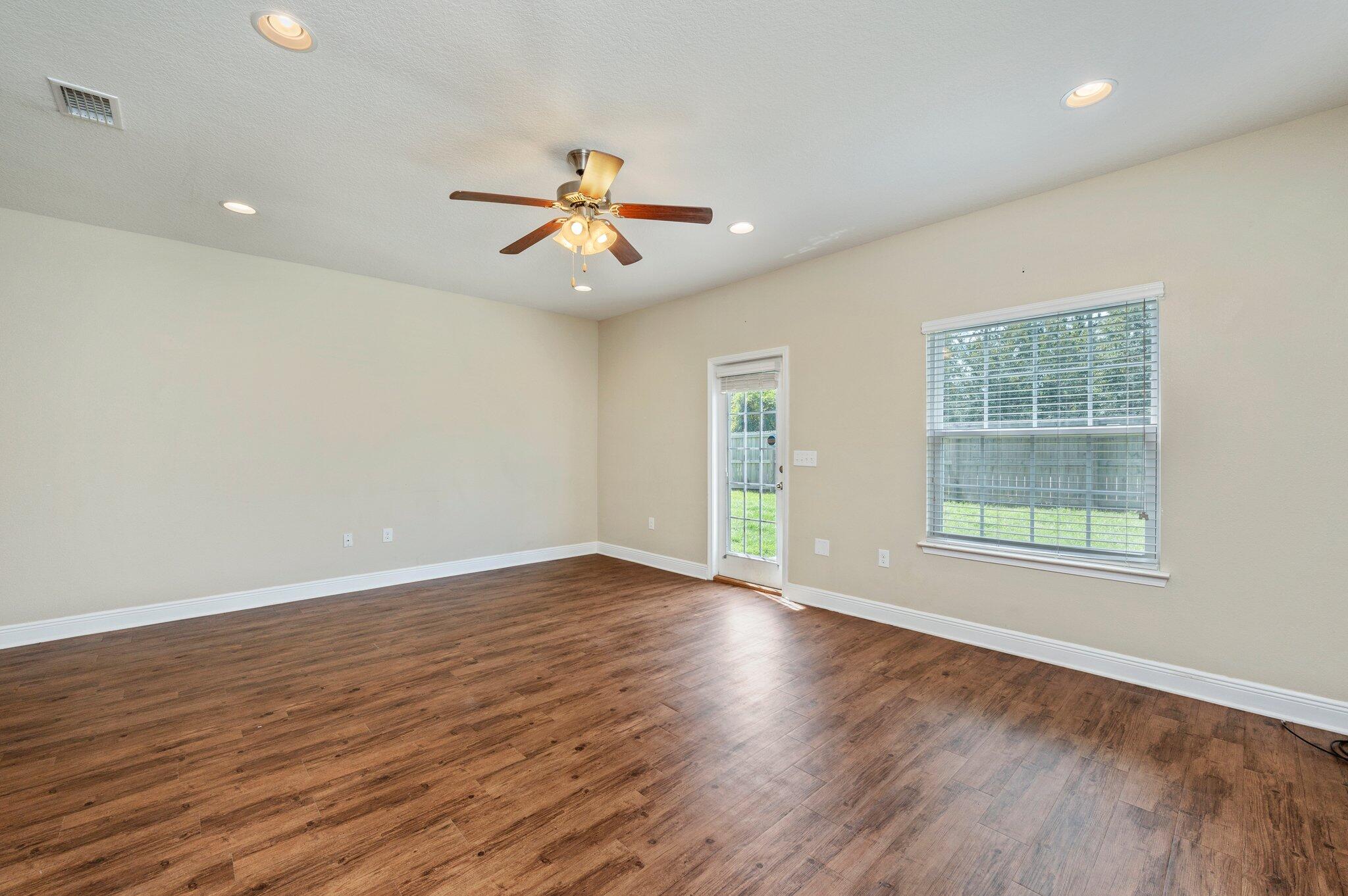 IRON HORSE T/H PH 1 - Residential Lease
