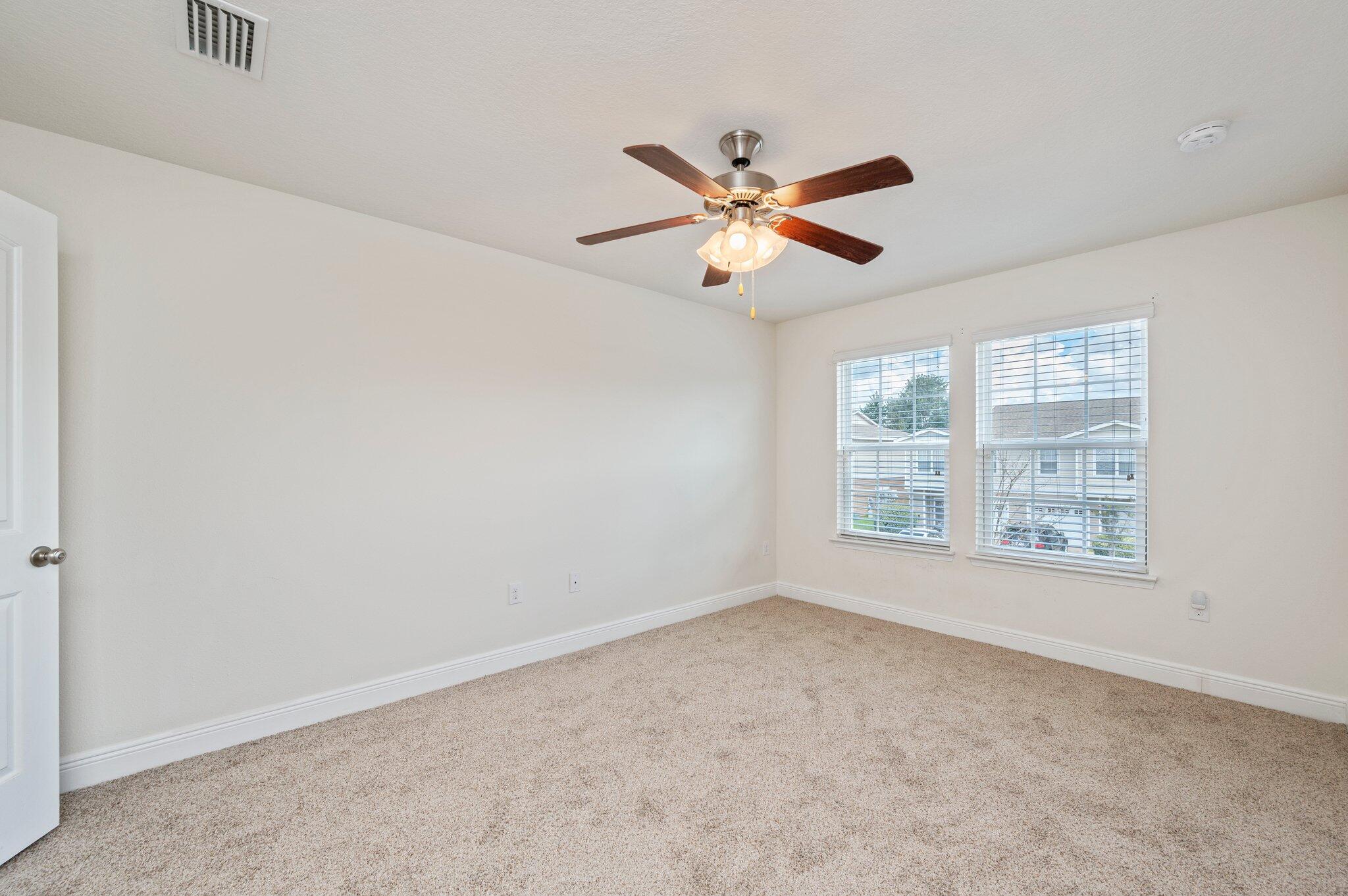 IRON HORSE T/H PH 1 - Residential Lease