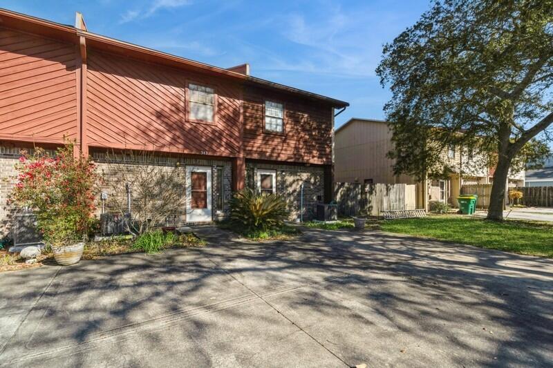WOODHAM MANOR 1ST ADDN - Residential