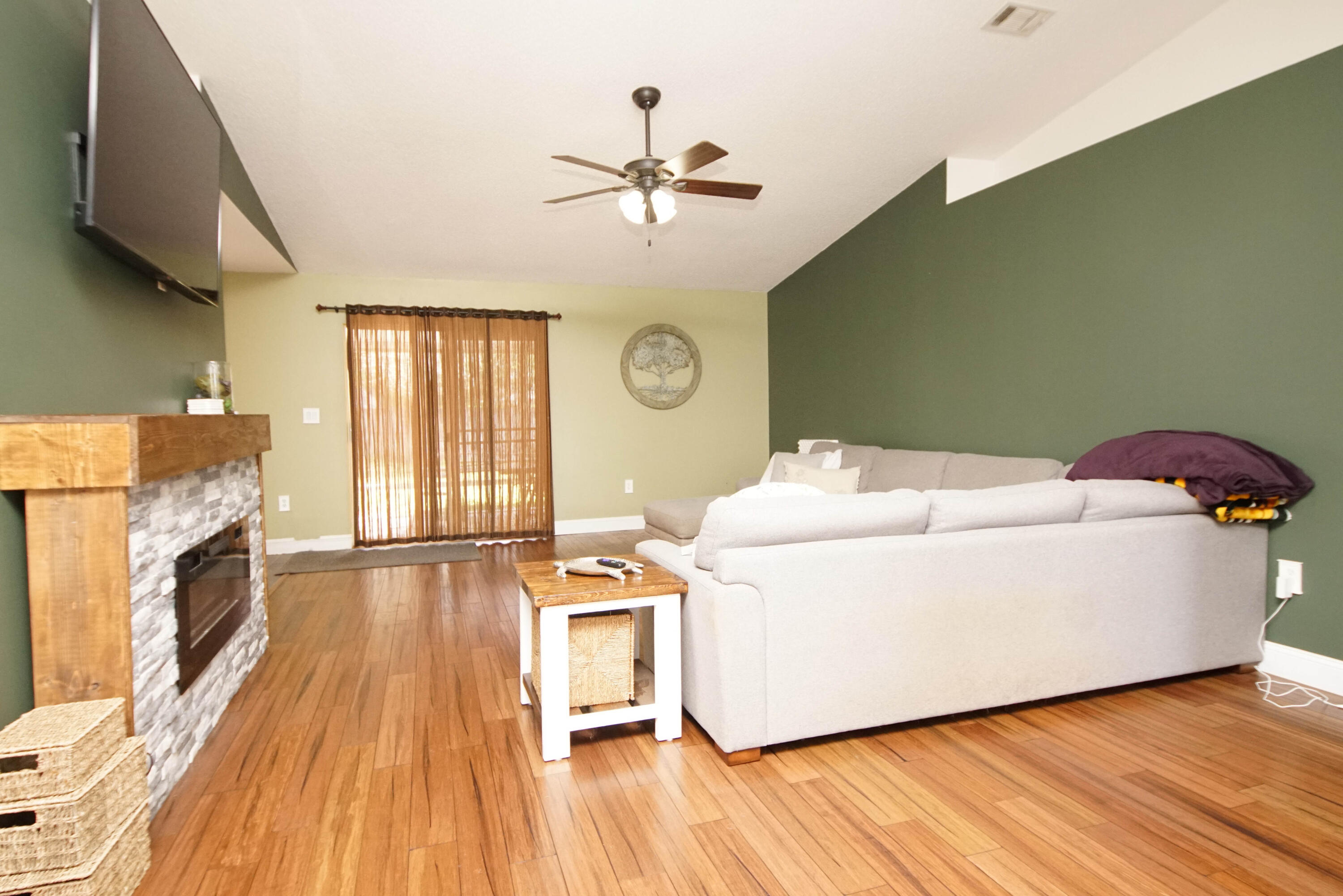COUNTRYVIEW ESTATES - Residential Lease
