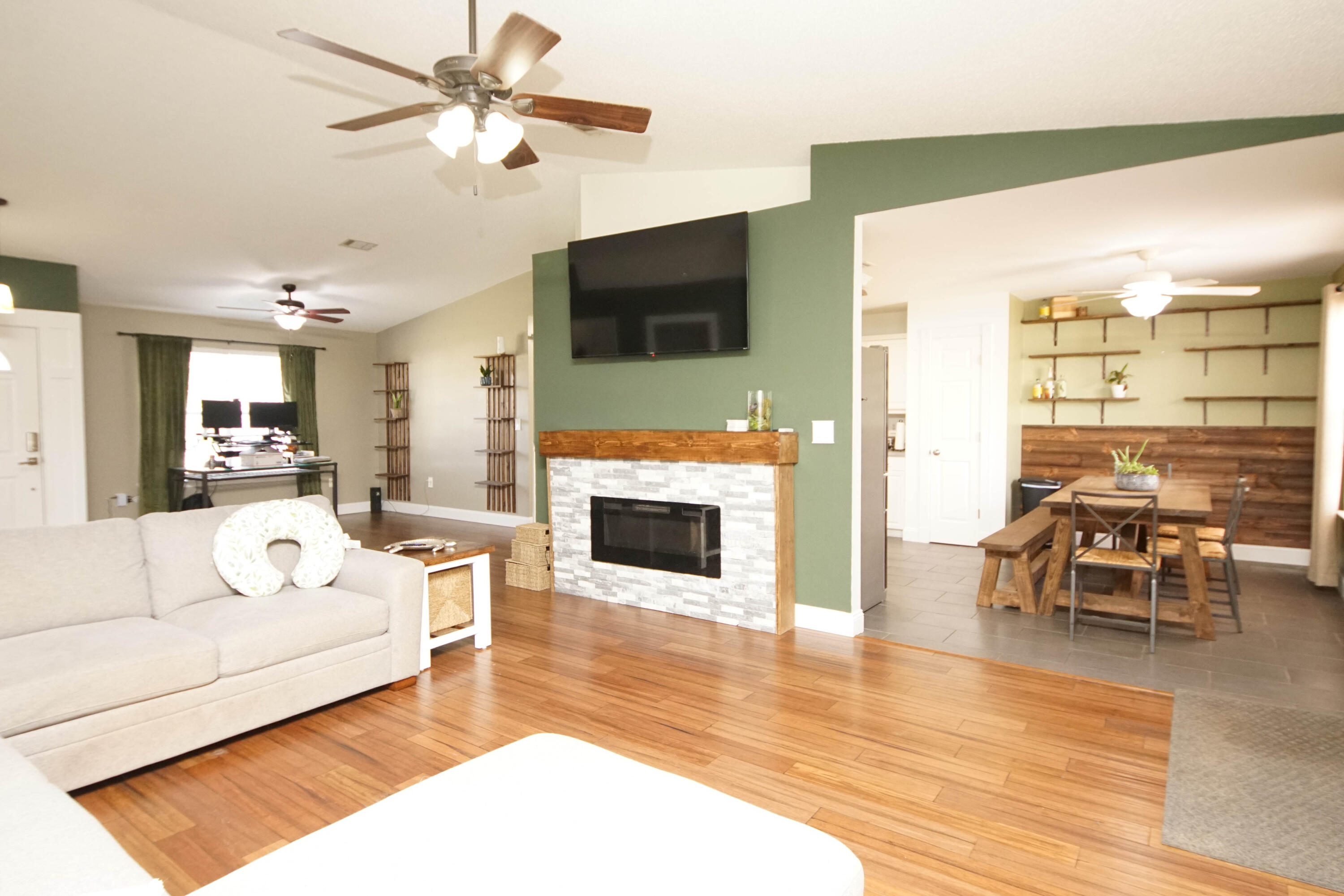 COUNTRYVIEW ESTATES - Residential Lease