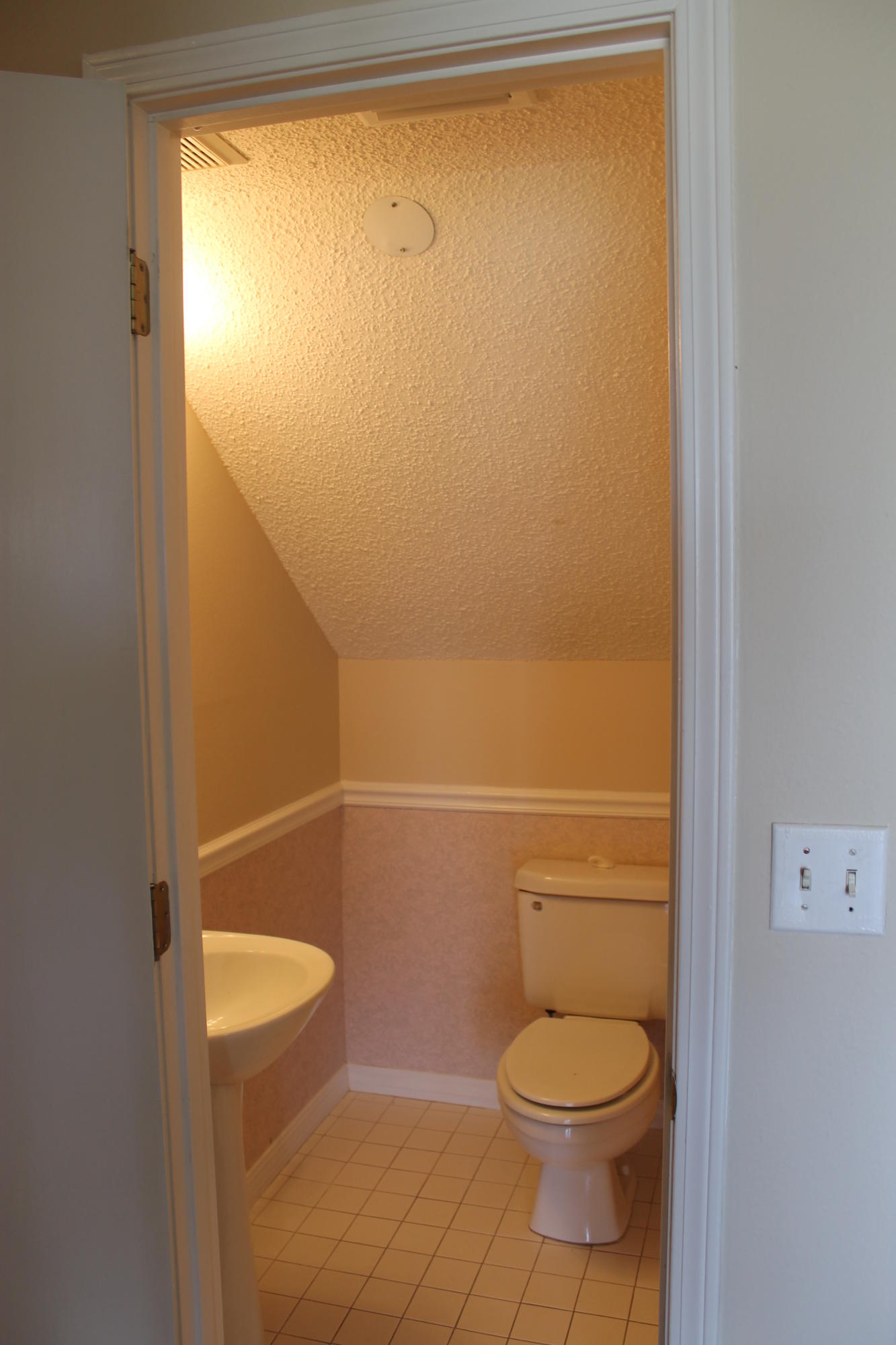 HOLLYROD PARK - Residential Lease