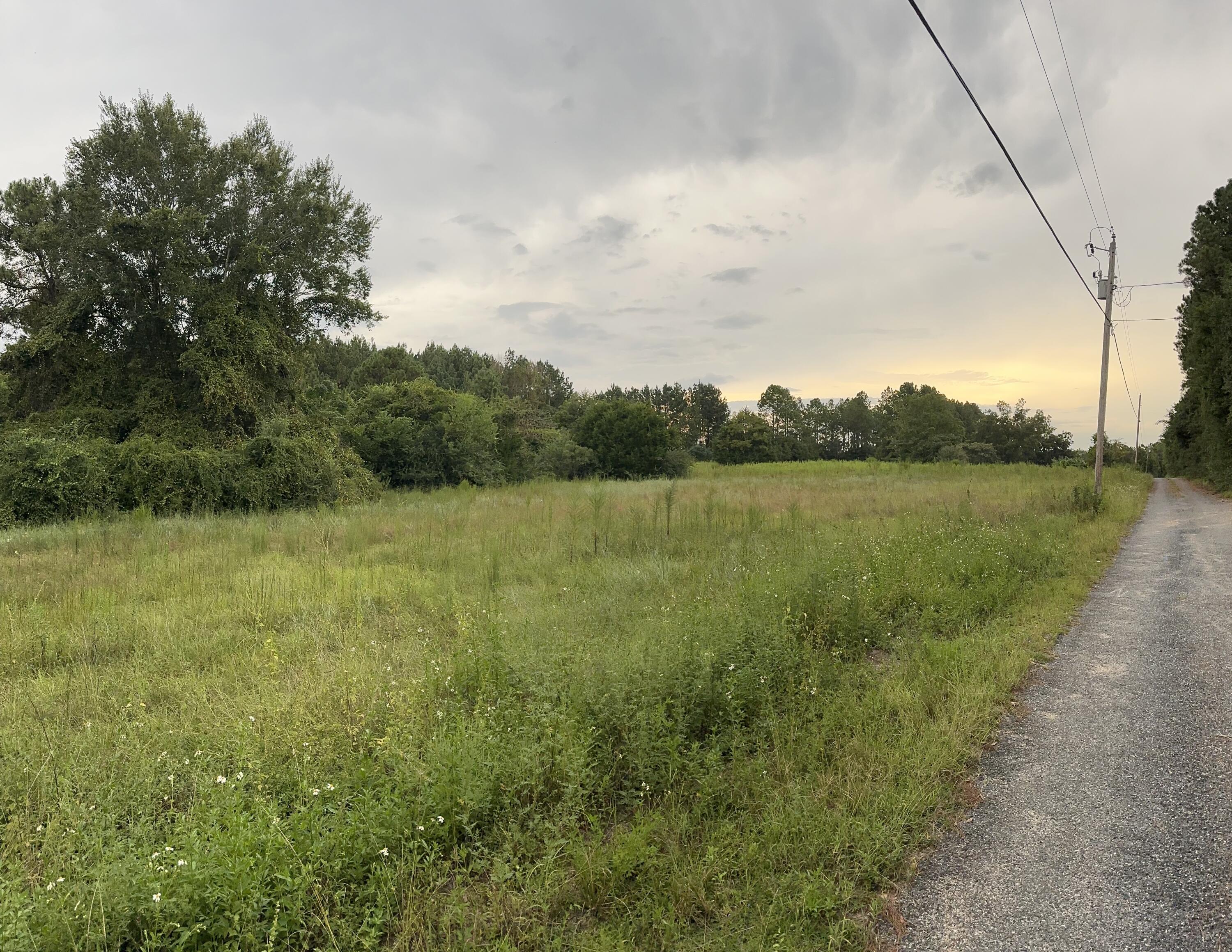 NO RECORDED SUBDIVISION - Land