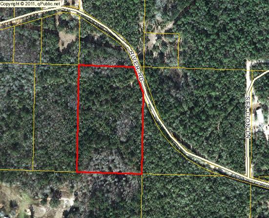 6 acres near Commander's Landing at public launch into Choctawhatchee River. ( Walton County's public park area of the river). Includes a boat launch, picnic table and bathroom for family get-togethers. Exact dimensions of property are subject to an up-to-date survey. Power pole has been installed and some fencing. Great location to park your camper.