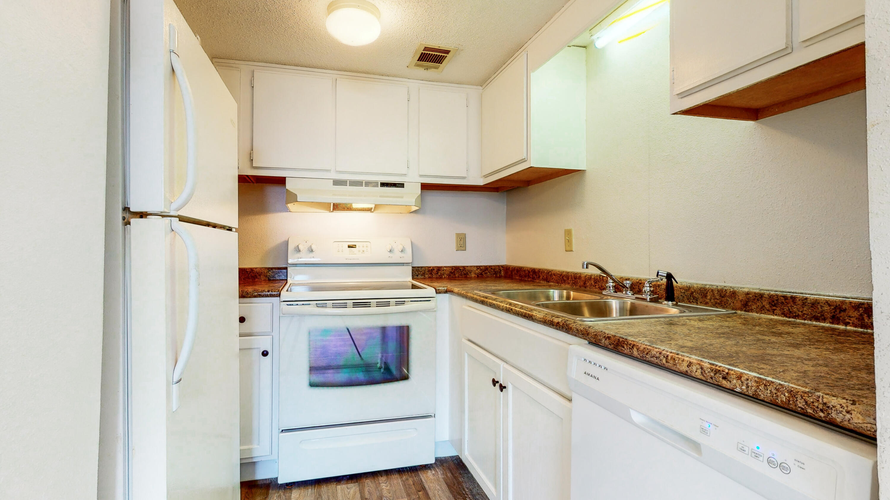 FINISTERRA CONDO - Residential