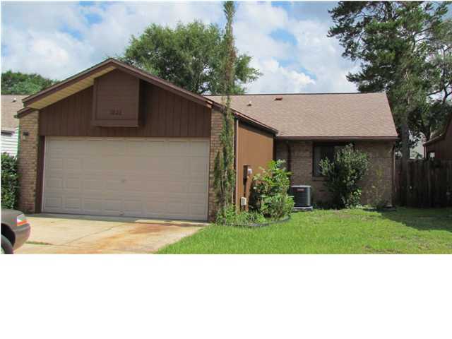 Great location in the heart of Niceville 3- bedroom and 2- baths, 2- car garage, fenced back yard.High ceilings with wood burning fireplace.
Sorry owner does not allow pets. All adults over 18 and not in college must fill out an application.