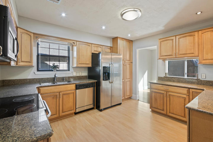 TANGLEWOOD S/D 1ST ADDN - Residential Lease