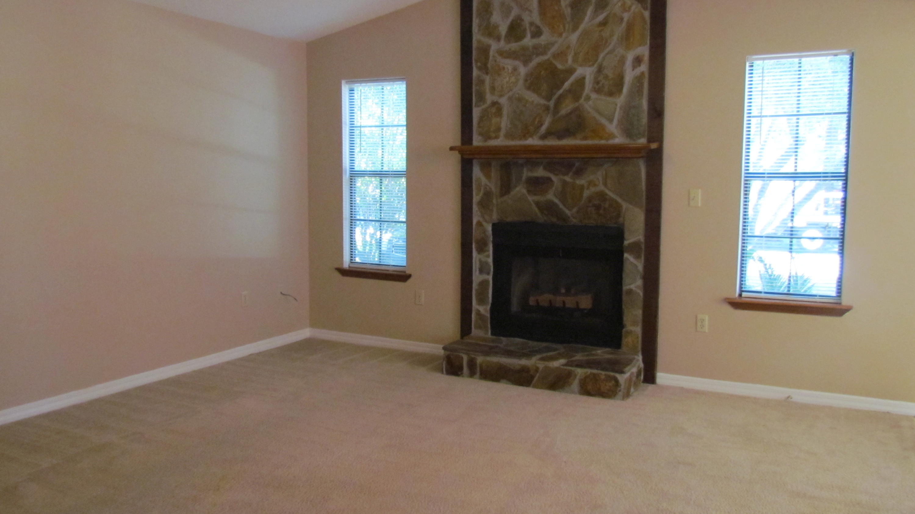 VALPARAISO PINECREST 3 - Residential Lease