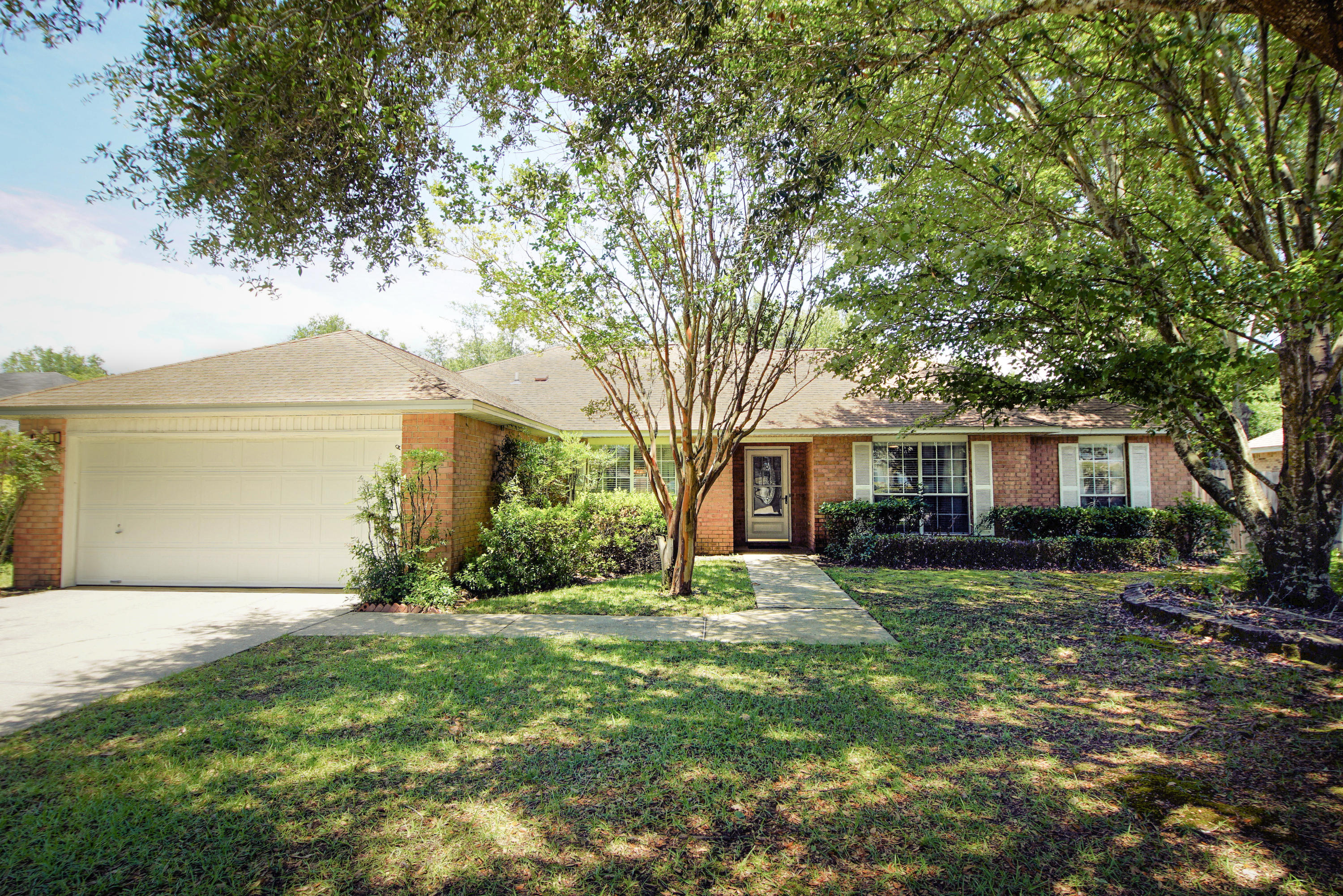 UNDER CONTRACT - ACCEPTING BACK-UP OFFERS! Are you looking for a mother-in-law suite or a two master BR home? This well kept home is it with lots of space, excellent location, and the perks of a private pool! Four large bedrooms, including two oversized master suites, a den/office, formal dining, family room, bonus room, spacious kitchen and an eat-in nook. If that wasn't enough you can enjoy outdoor living as well with your screened-in lanai overlooking your sparkling pool. This one-story home on .28 acres with sprinkler system has been well taken care of; new roof in 2014, HVAC 2016, newer HWH, and a current termite bond. Raintree Estates also boasts a special gem; a community beach/park on the bay with an outdoor fire-pit, picnic tables, pavilion and more!