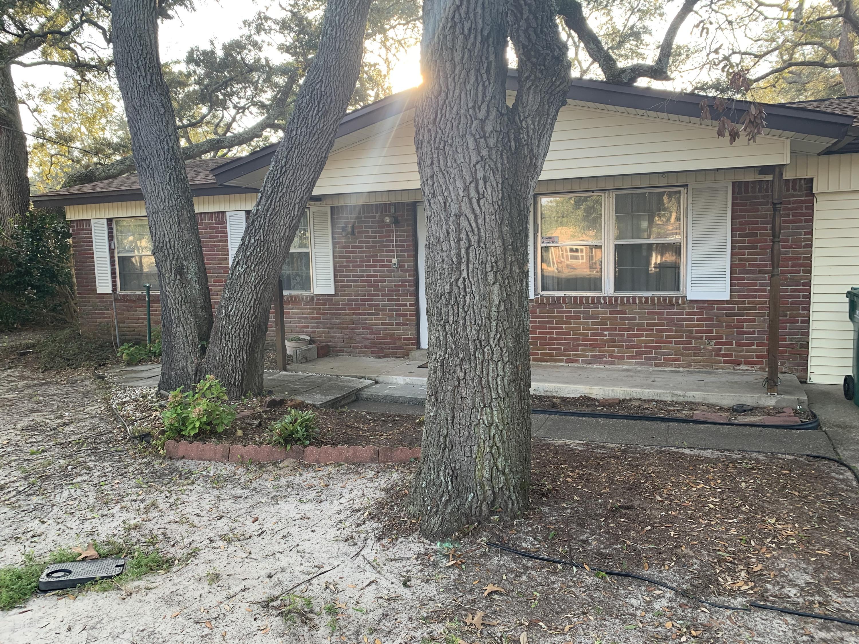 PORT DIXIE - Residential Lease