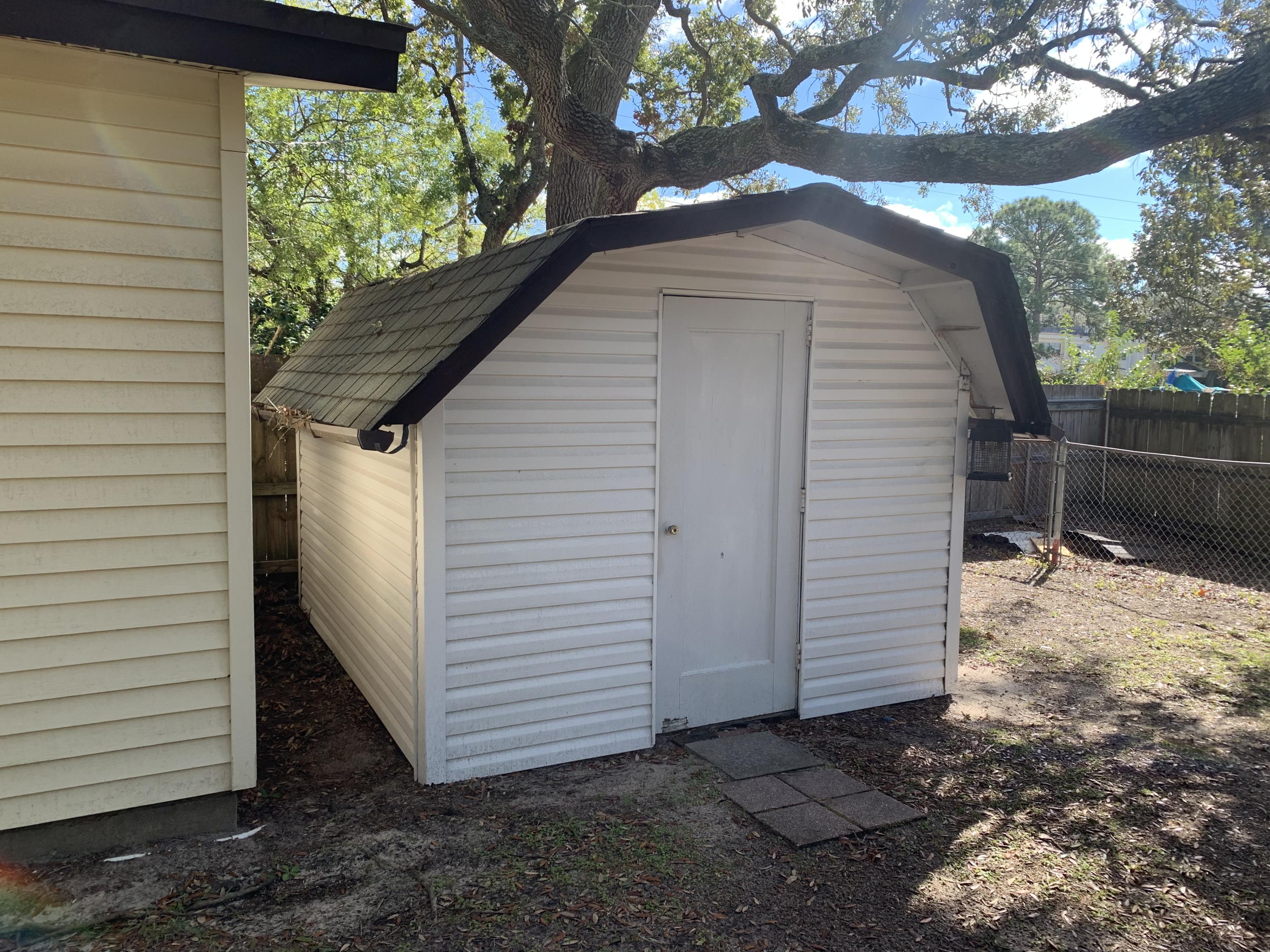 PORT DIXIE - Residential Lease