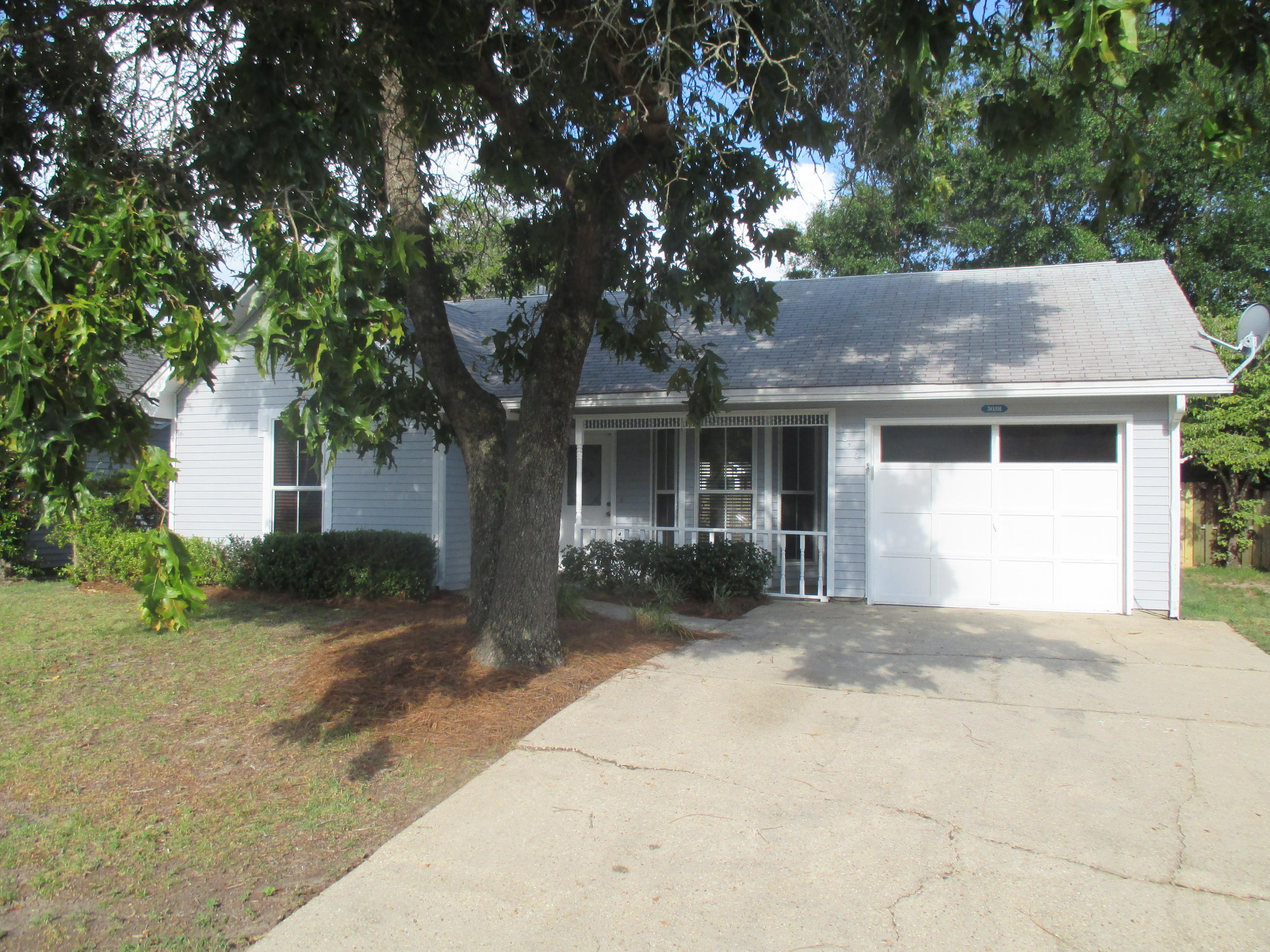 Cute starter home located in Bluewater Bay. Freshly painted and landscaped this 3/2 split bedroom plan is a steal of a deal for the investor or the first time home buyer. This great little neighborhood offer two neighborhood swimming pools with a gazebo, shower and bathrooms. Zoned and walking distance from Bluewater Elementary school!