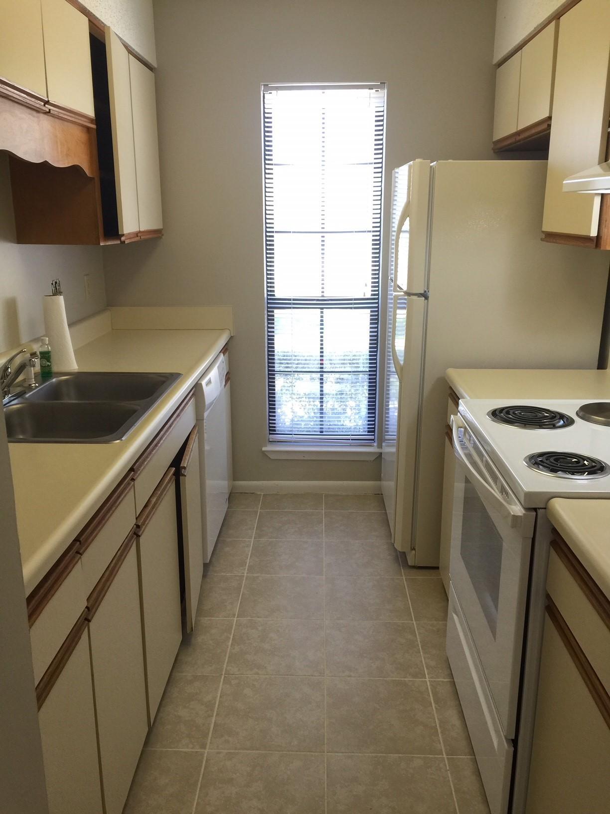 KELLY HILL ESTATES - Residential Lease