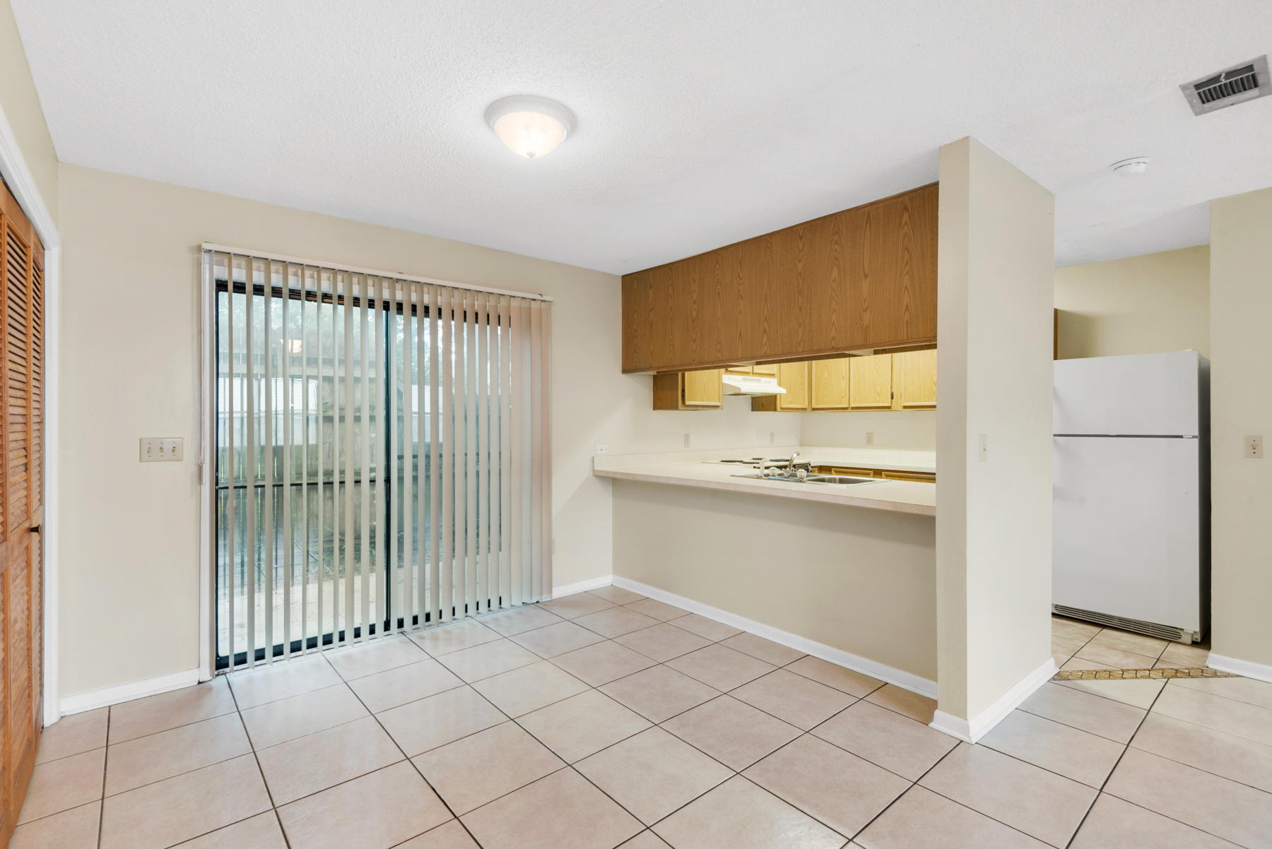 OAK TREE MANOR - Residential Lease