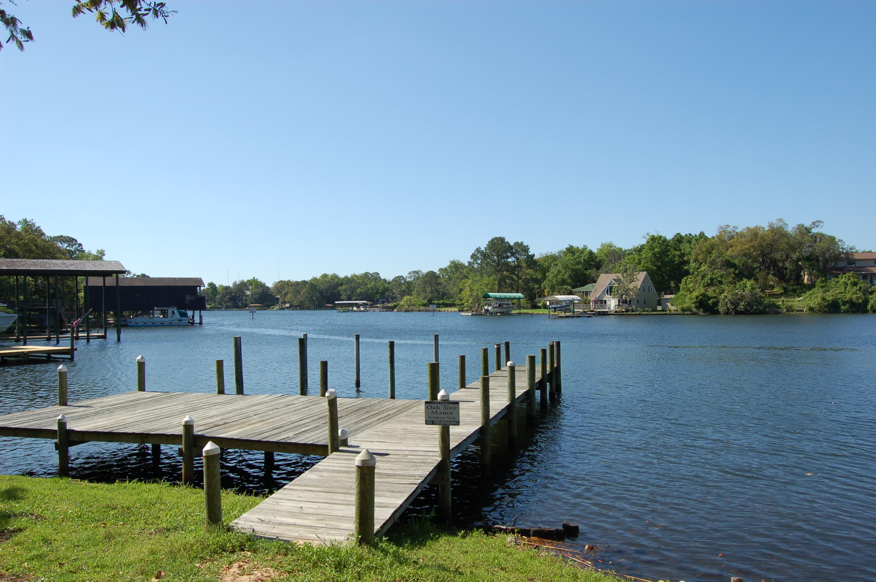 OAK TREE MANOR - Residential Lease