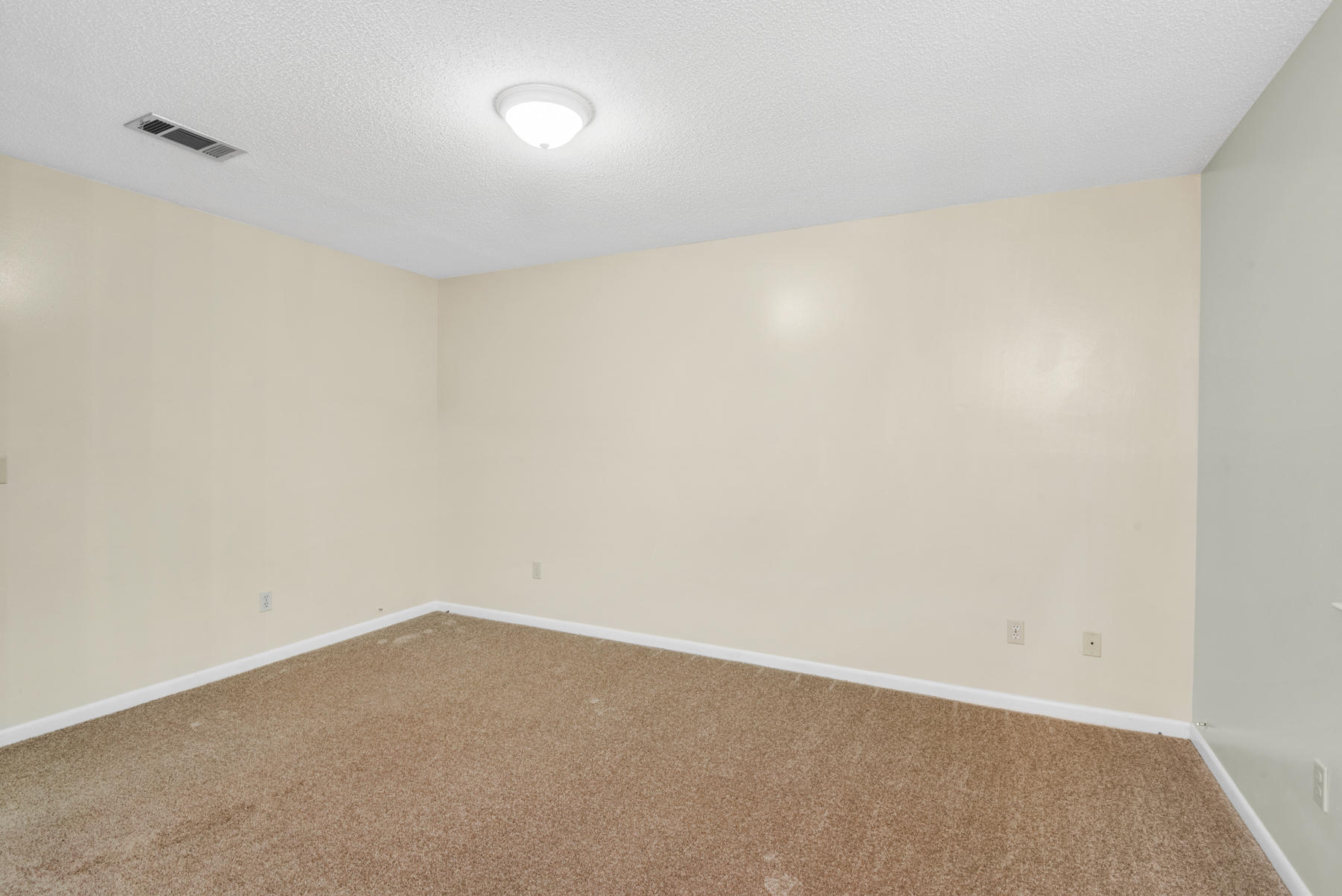 OAK TREE MANOR - Residential Lease