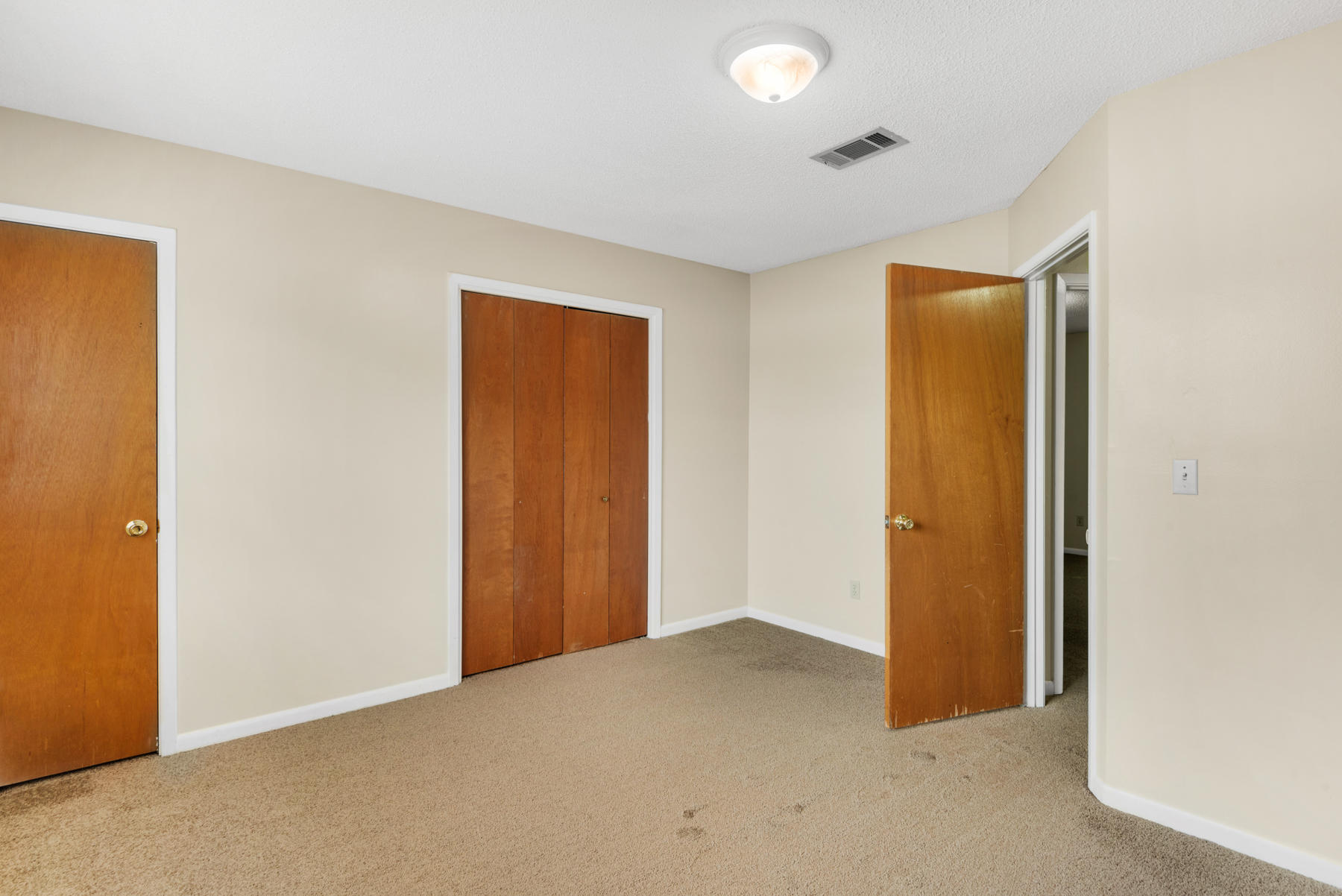 OAK TREE MANOR - Residential Lease