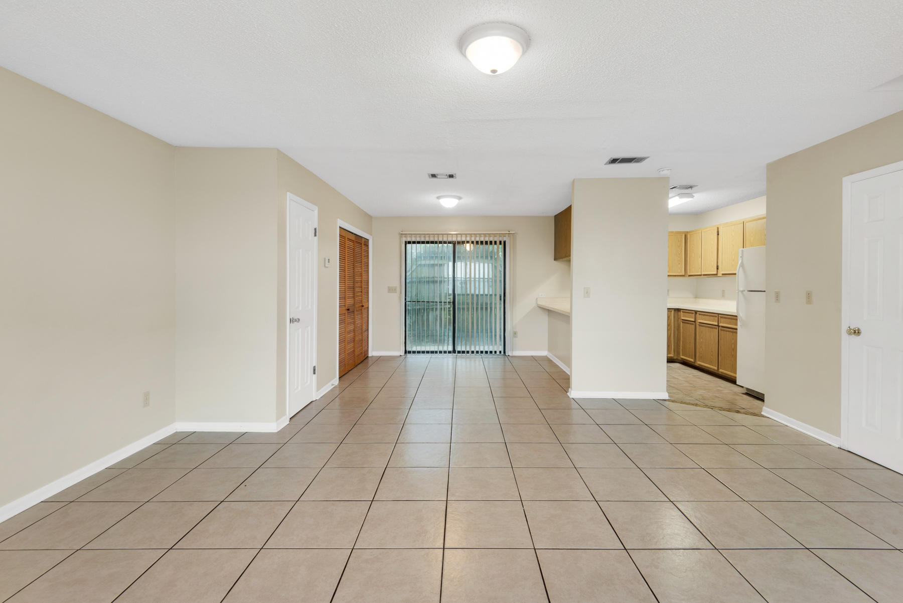 OAK TREE MANOR - Residential Lease