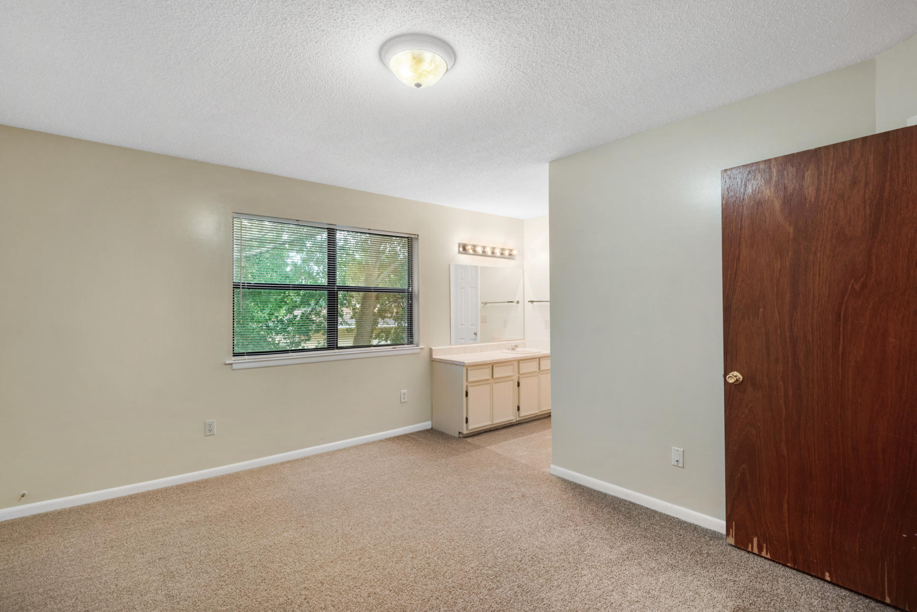 OAK TREE MANOR - Residential Lease