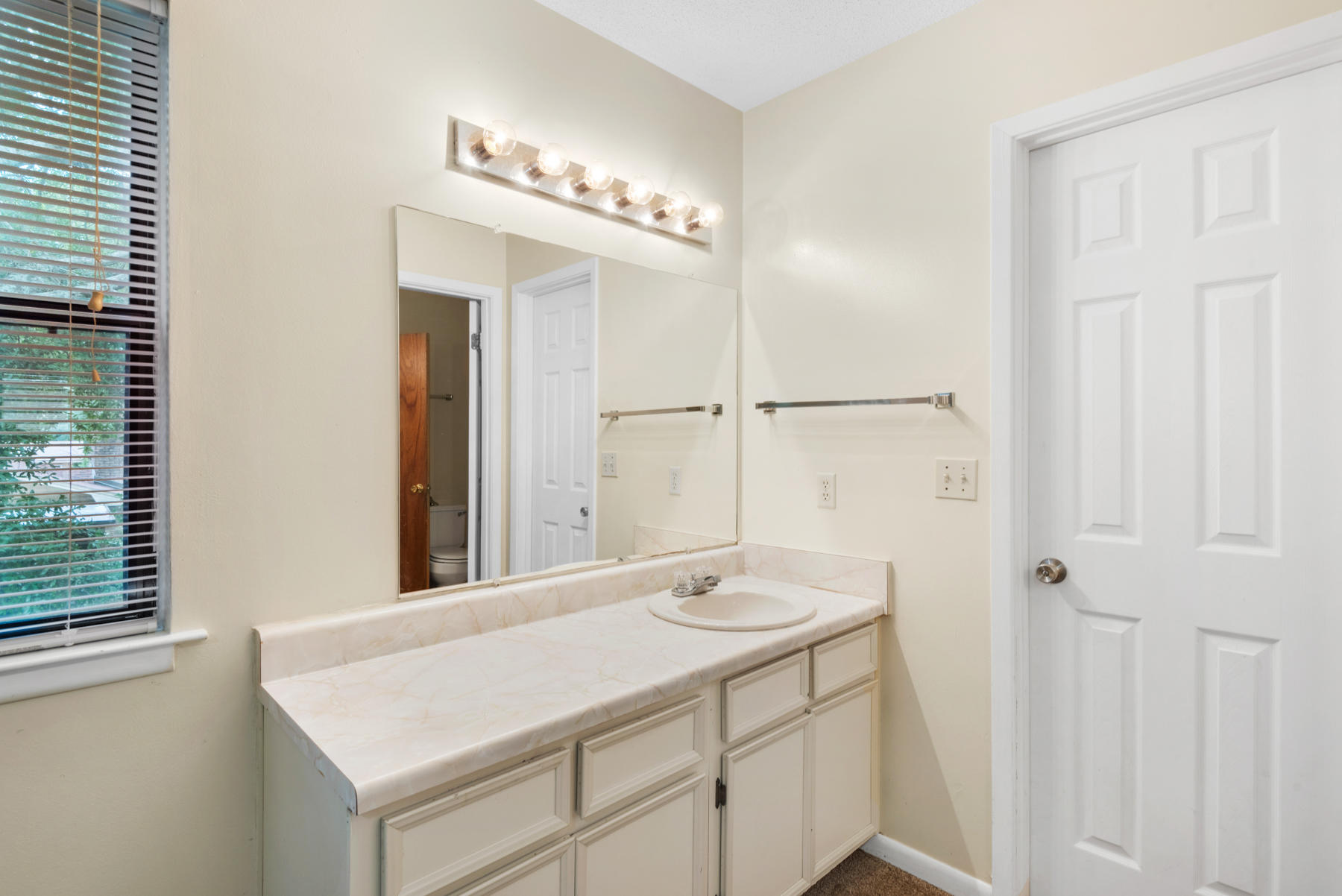 OAK TREE MANOR - Residential Lease