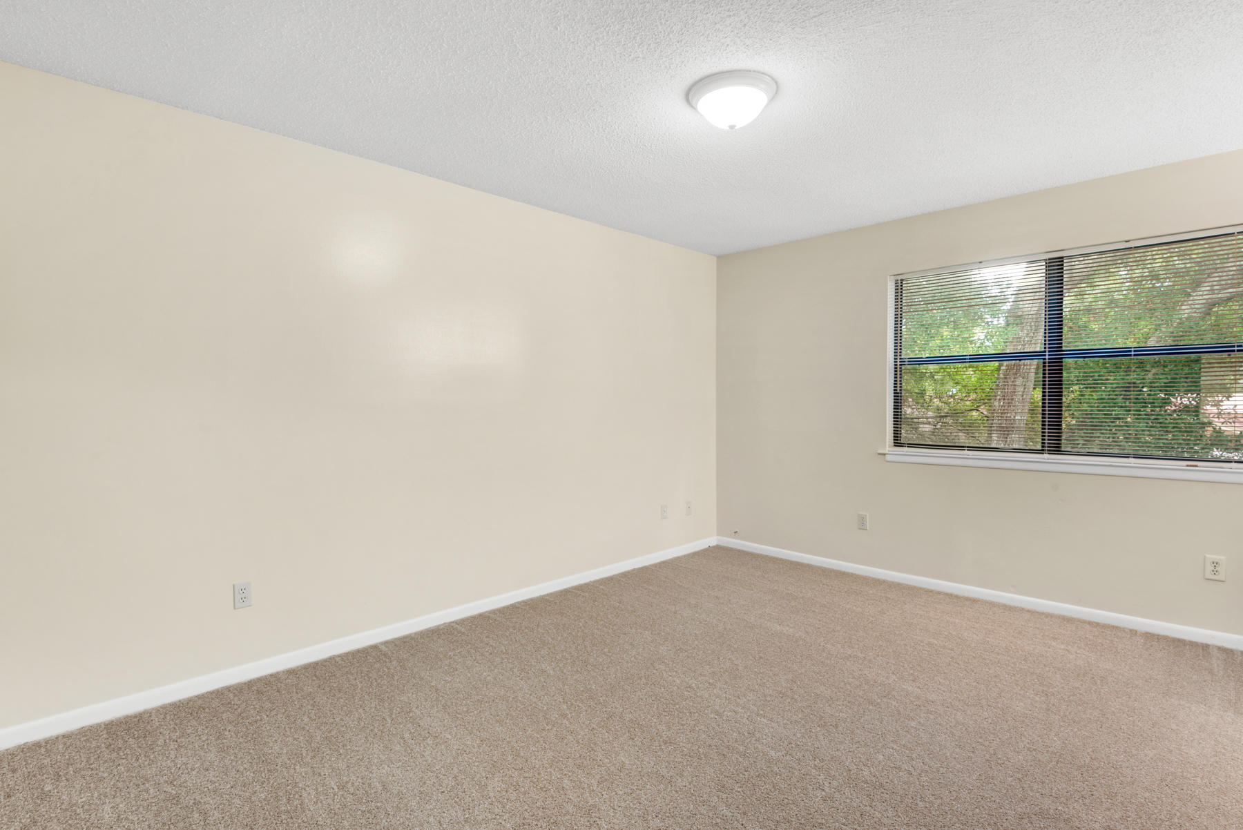OAK TREE MANOR - Residential Lease