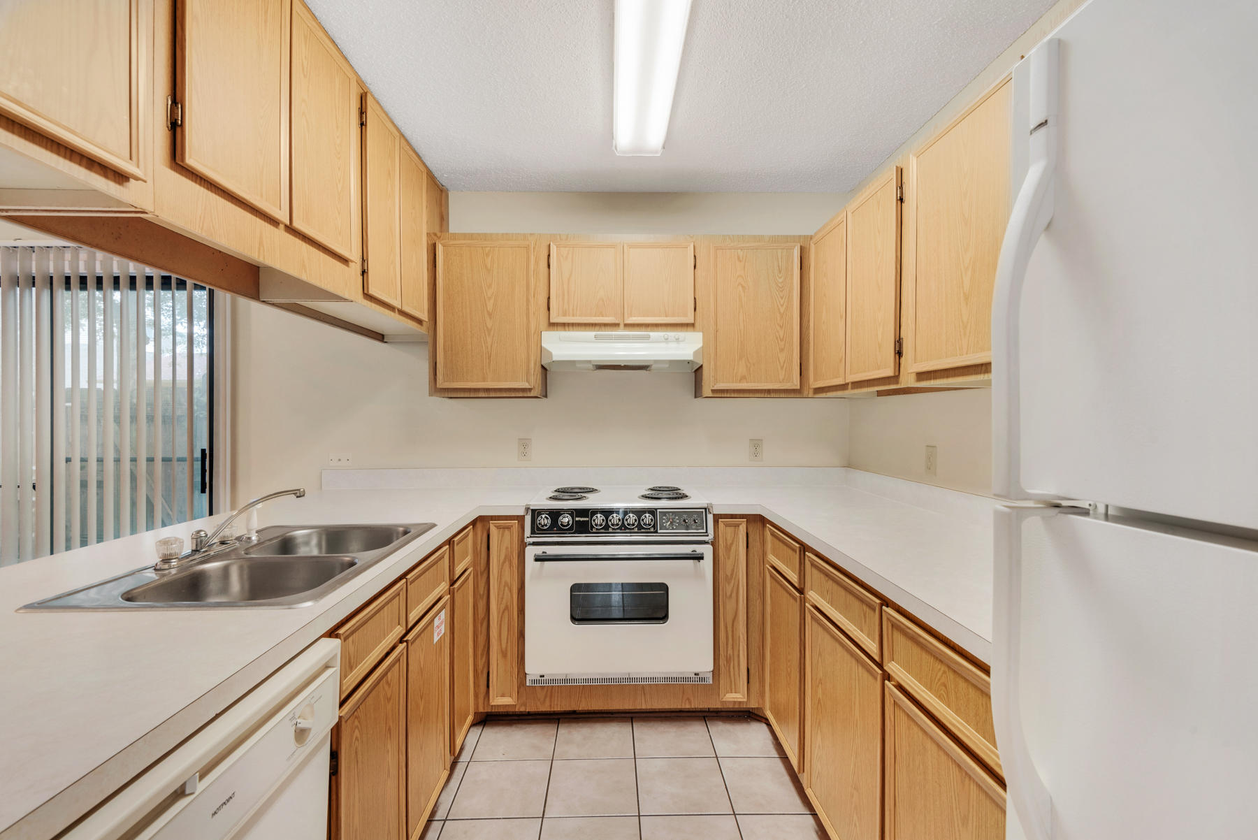 OAK TREE MANOR - Residential Lease