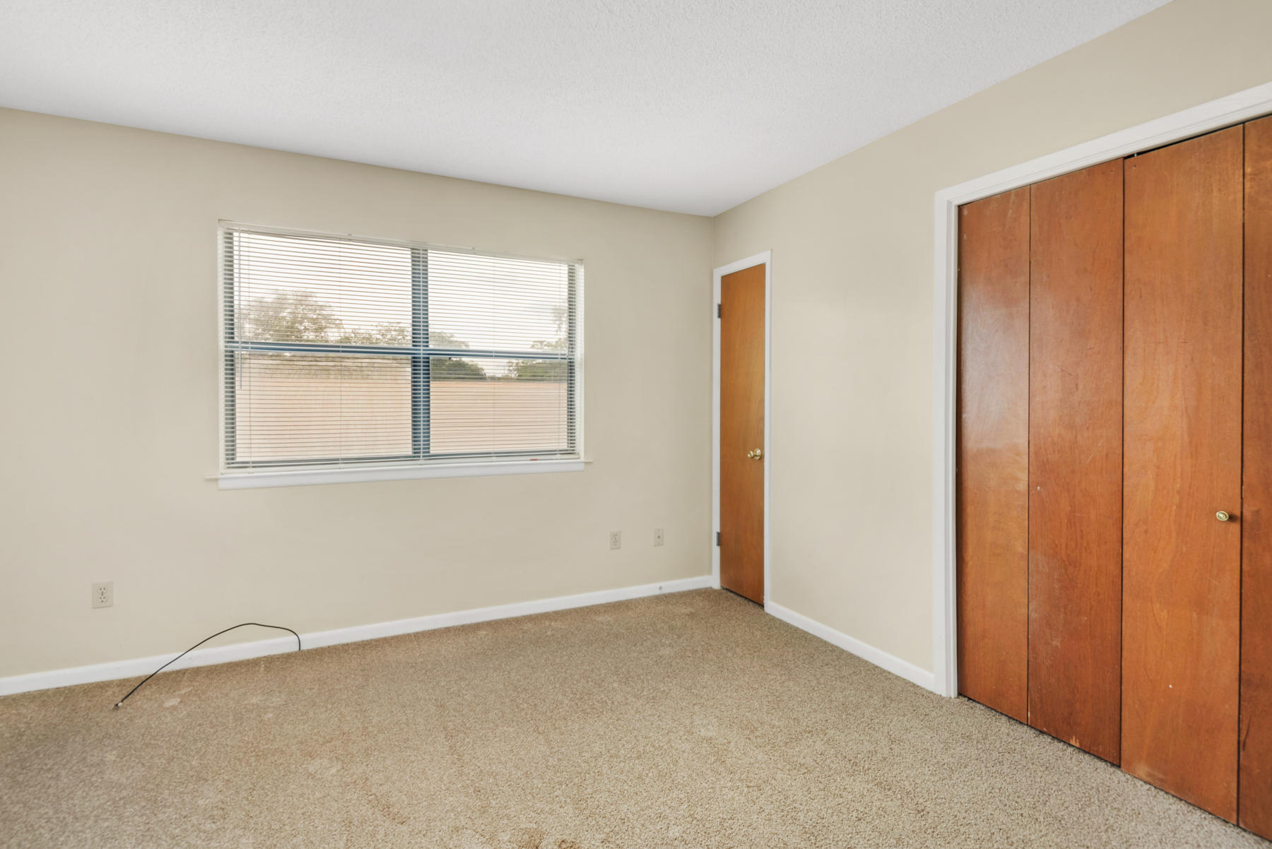 OAK TREE MANOR - Residential Lease