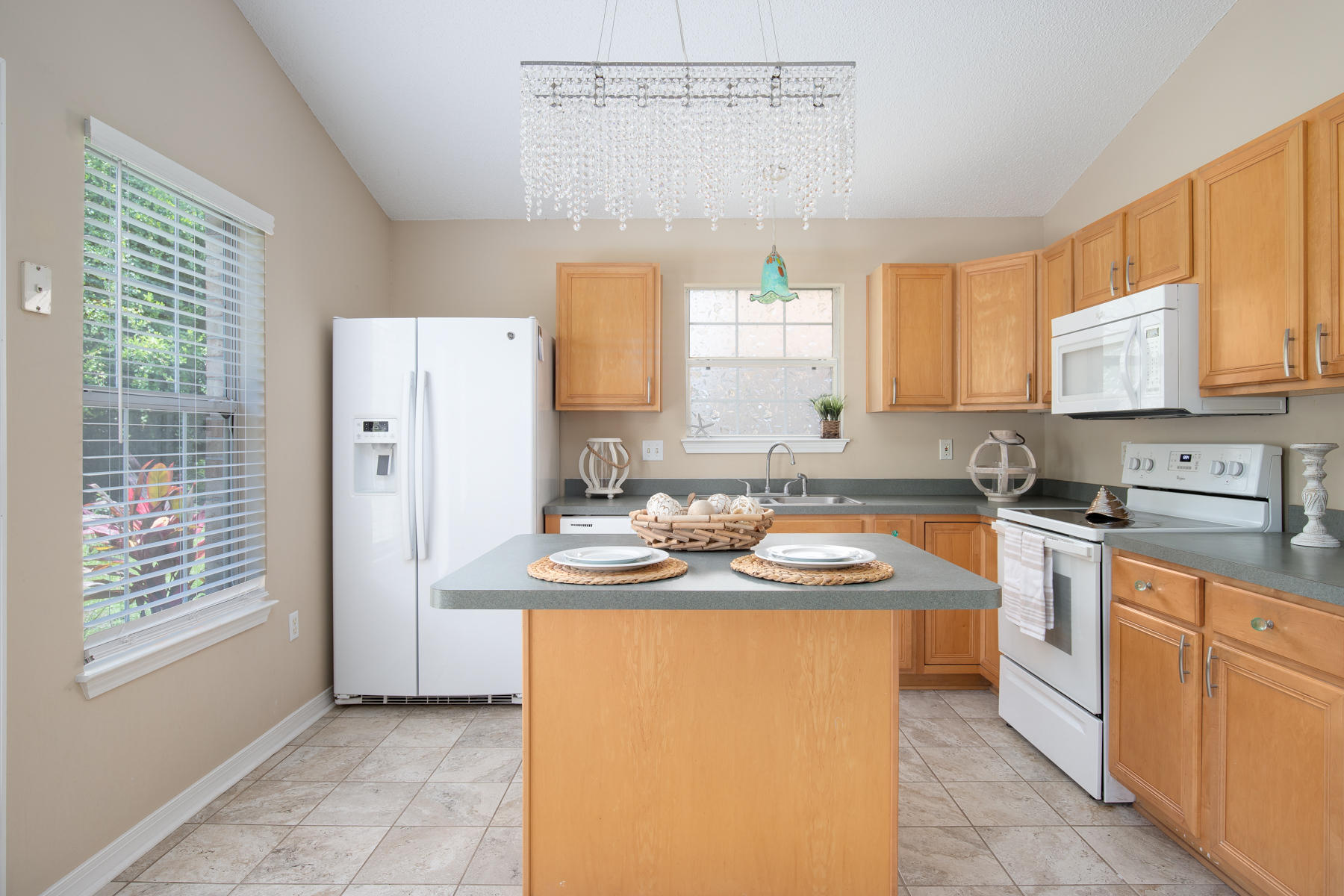 EMERALD LAKES PH 3 - Residential