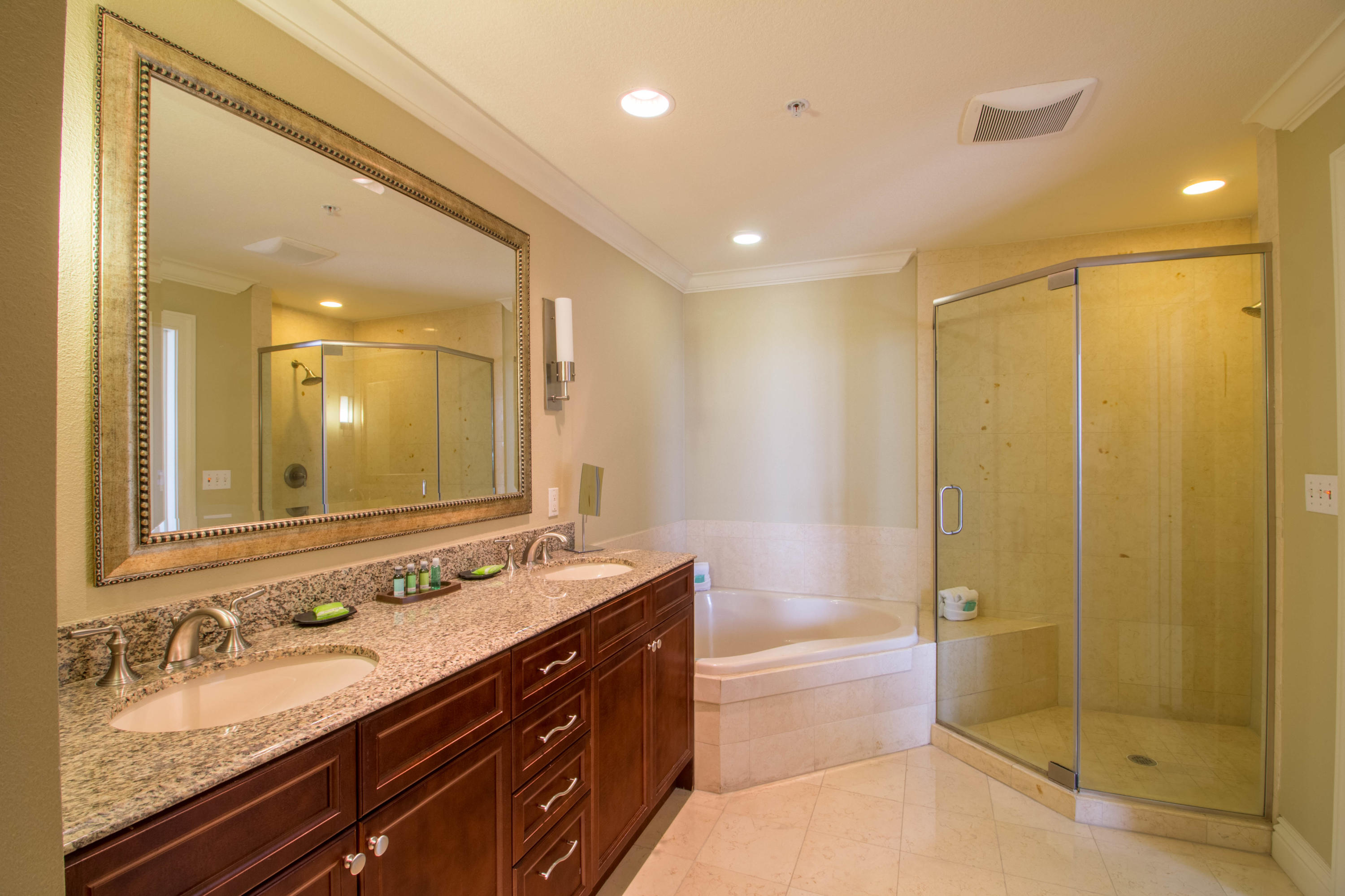 EMERALD GRANDE - Residential