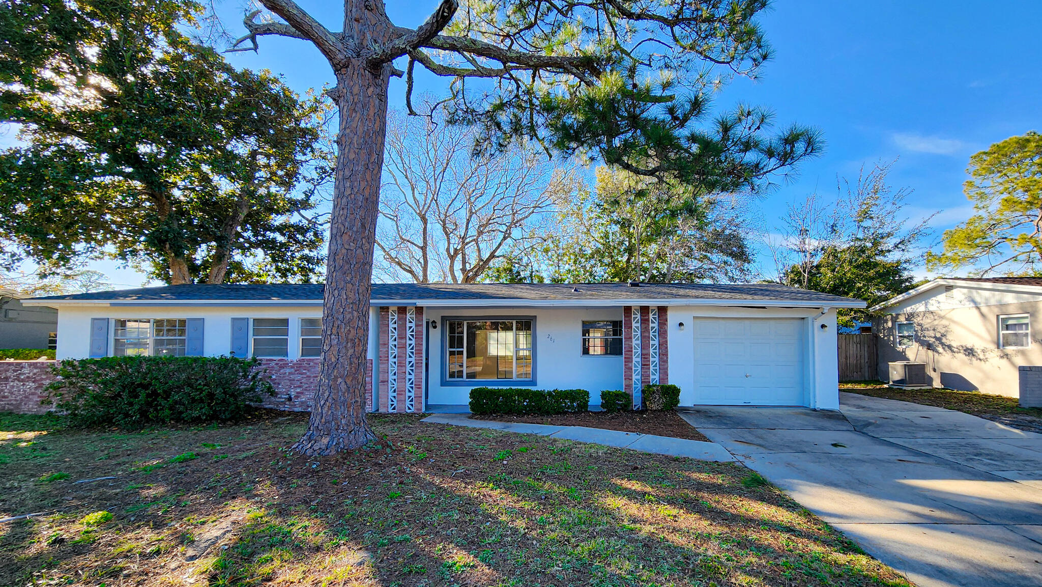 OAK TREE PARK - Residential