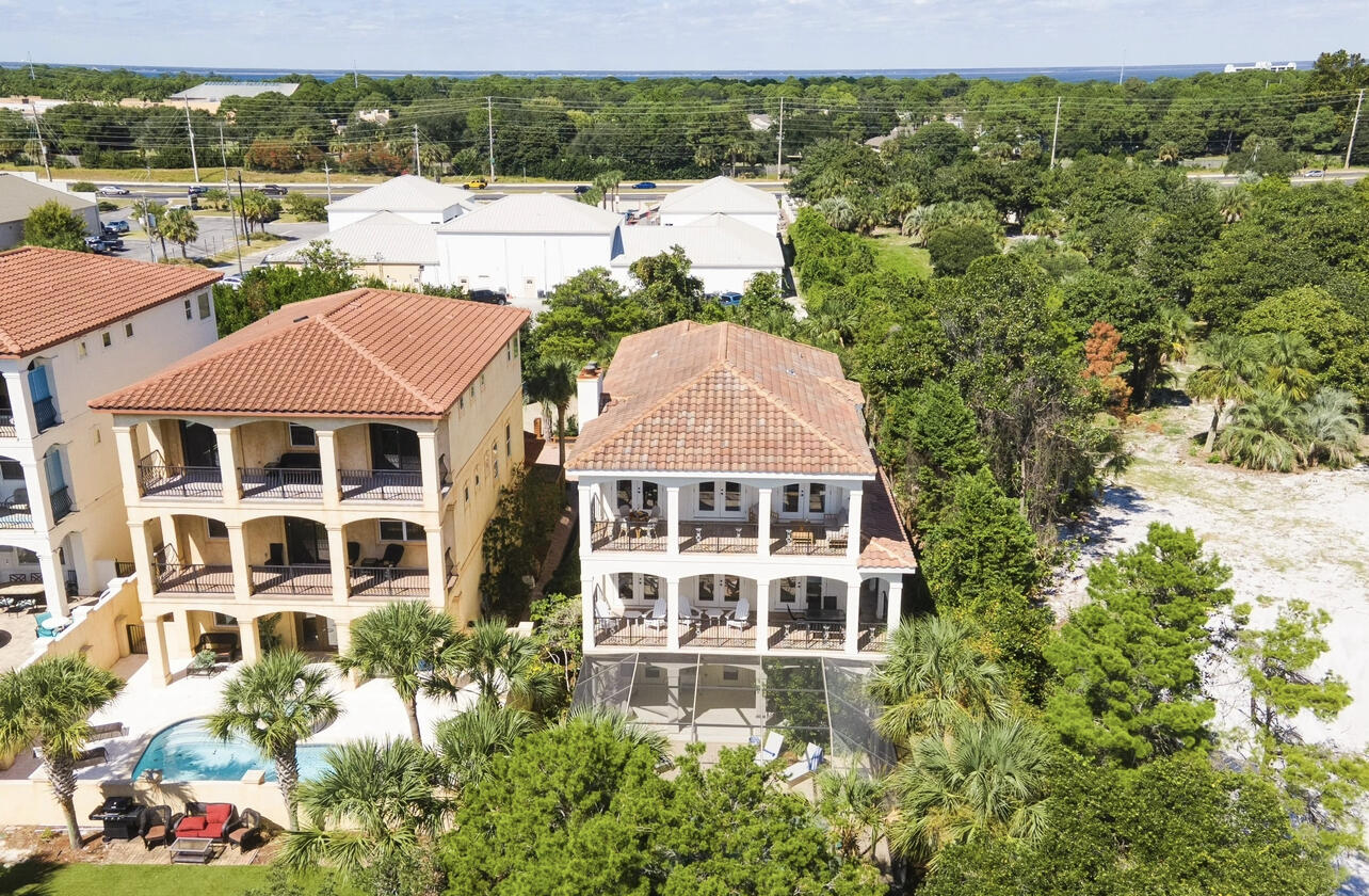 SPYGLASS VILLAS - Residential