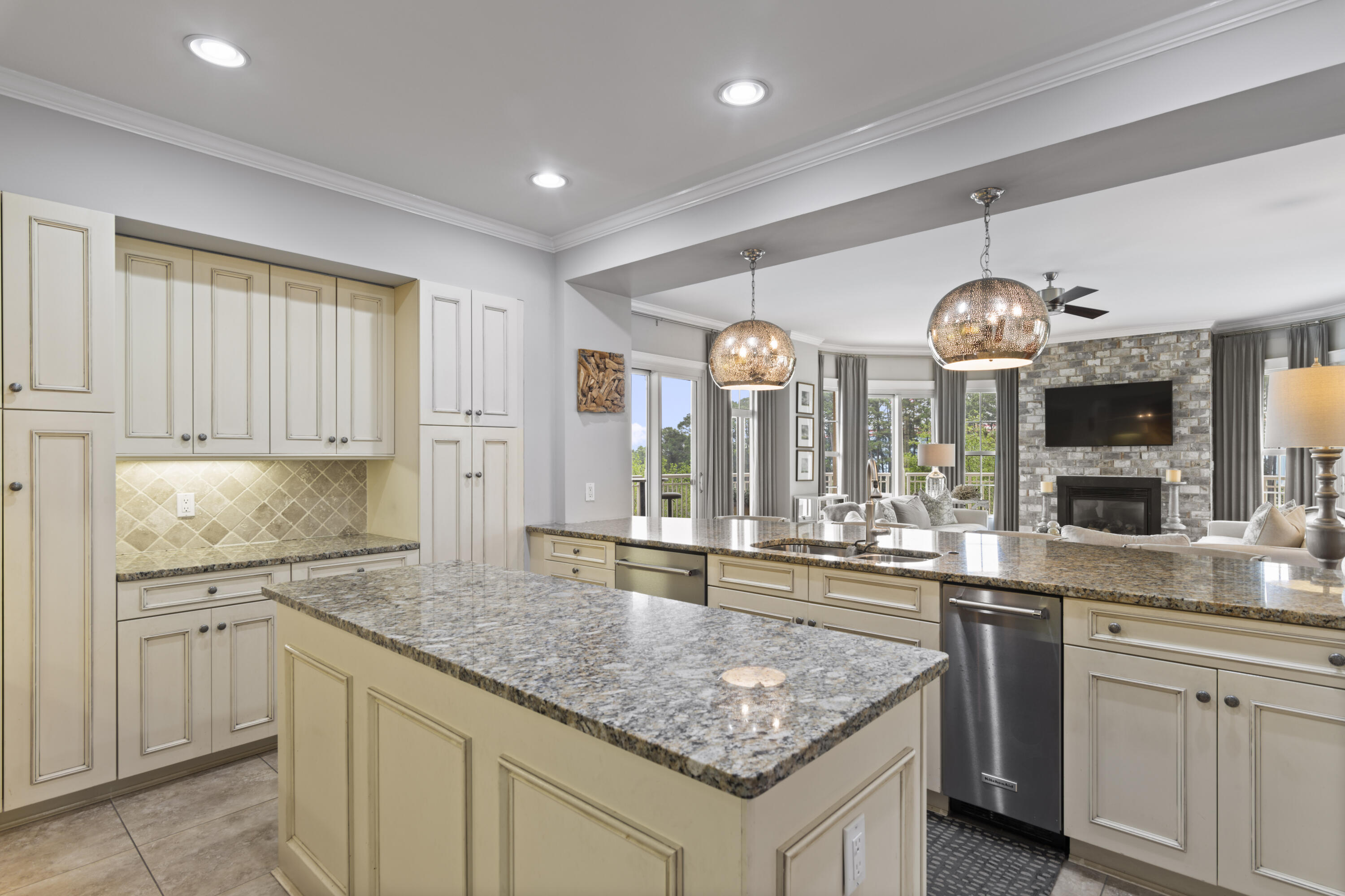 ONE WATER PLACE AT KELLY PLANTATION - Residential
