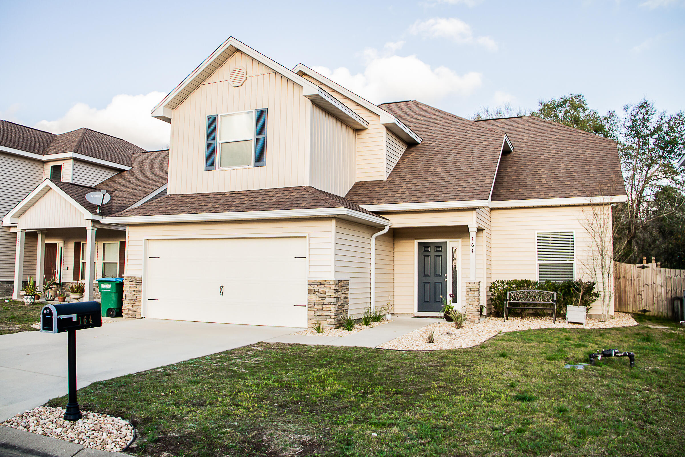 THE COTTAGES AT SANDY RIDGE - Residential Lease