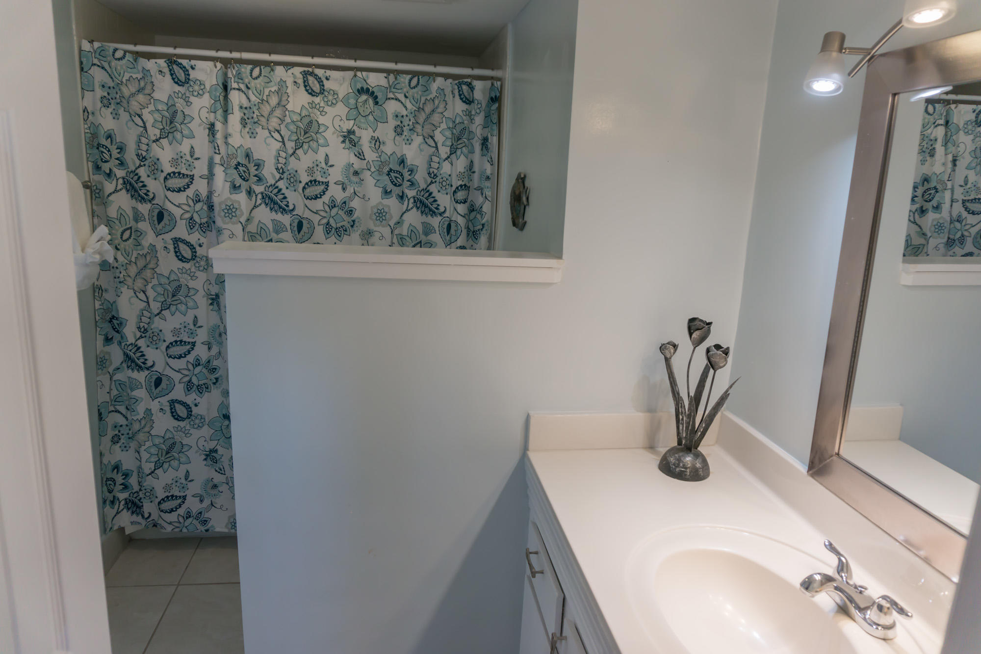 BEACH HOUSE CONDO PH 1 - Residential